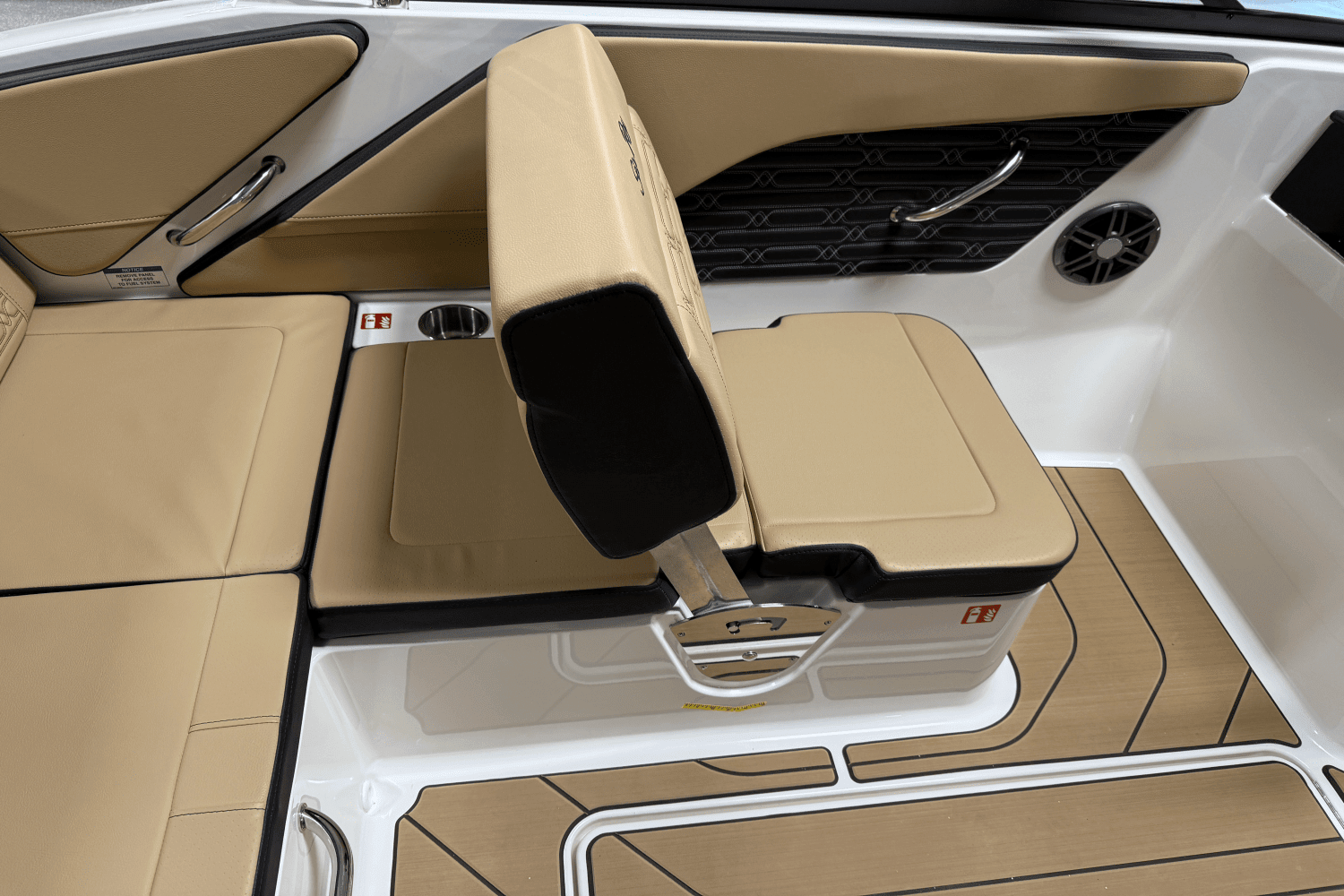 2025 Sea Ray SPX 190 Outboard Image Thumbnail #35