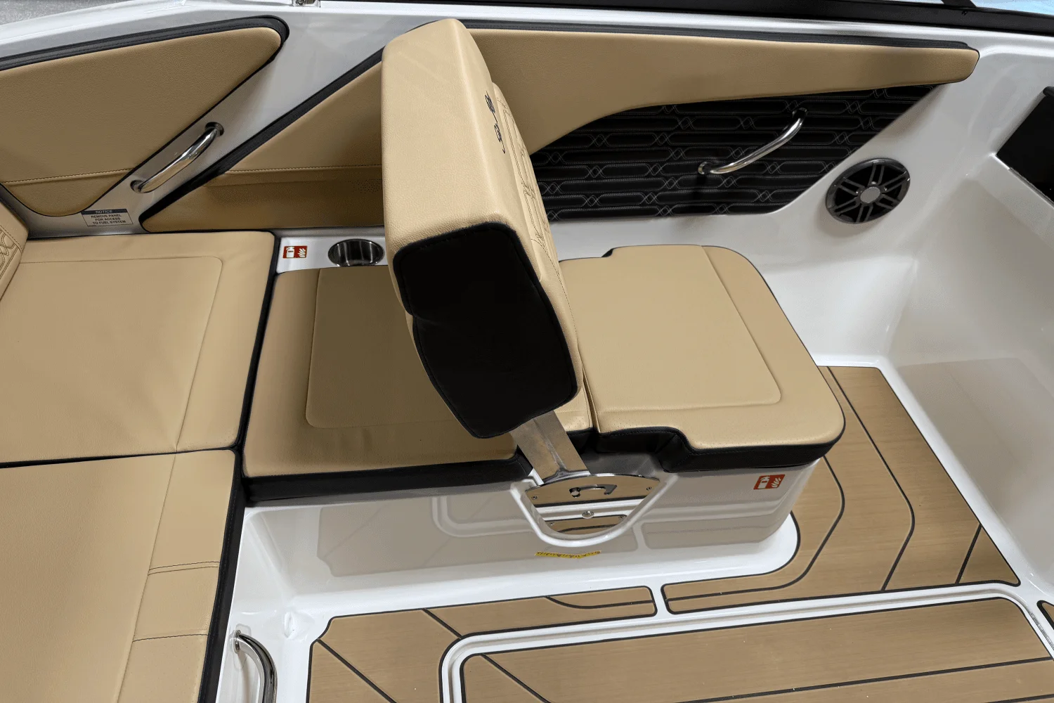 2025 Sea Ray SPX 190 Outboard Image Thumbnail #35