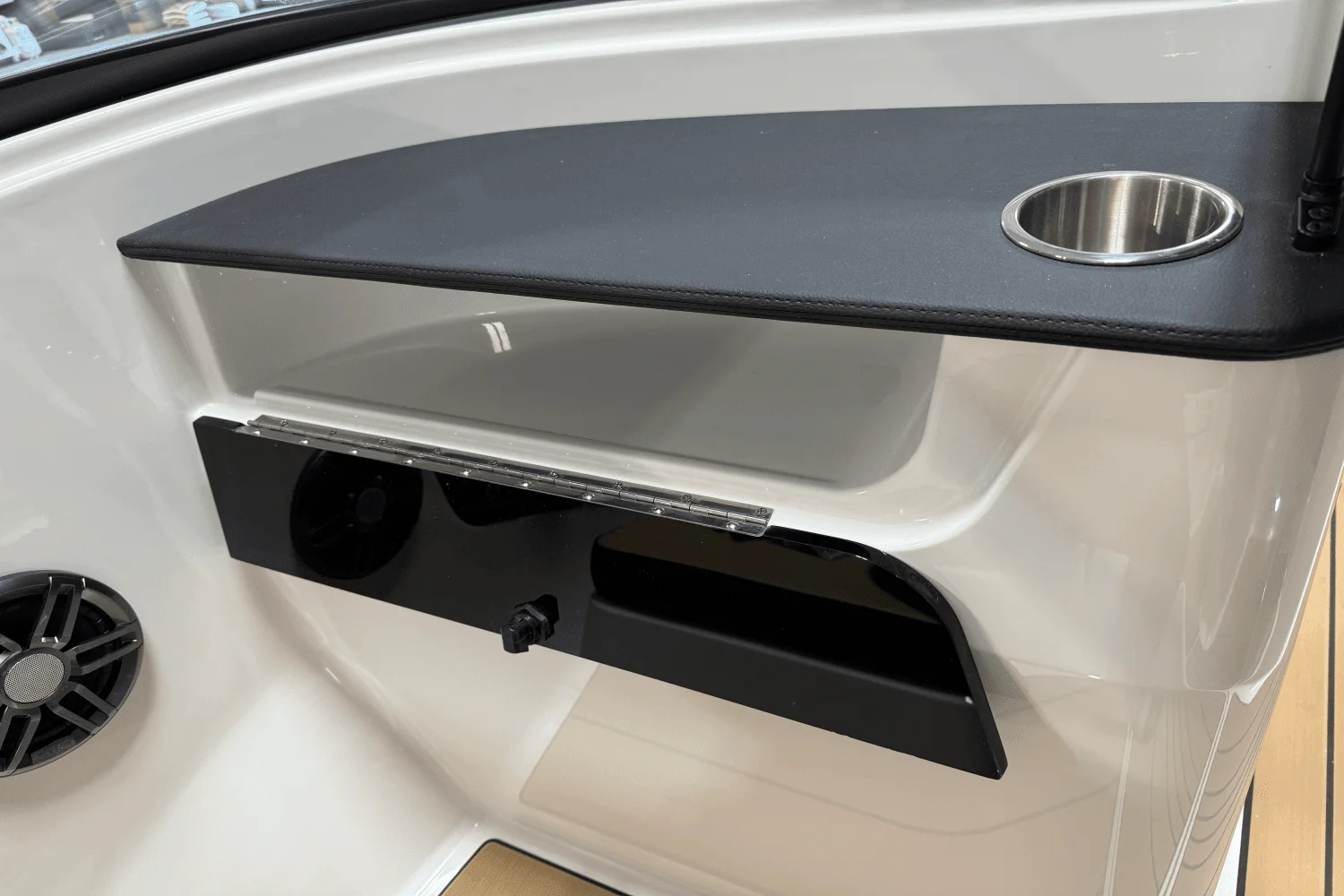 2025 Sea Ray SPX 190 Outboard Image Thumbnail #44