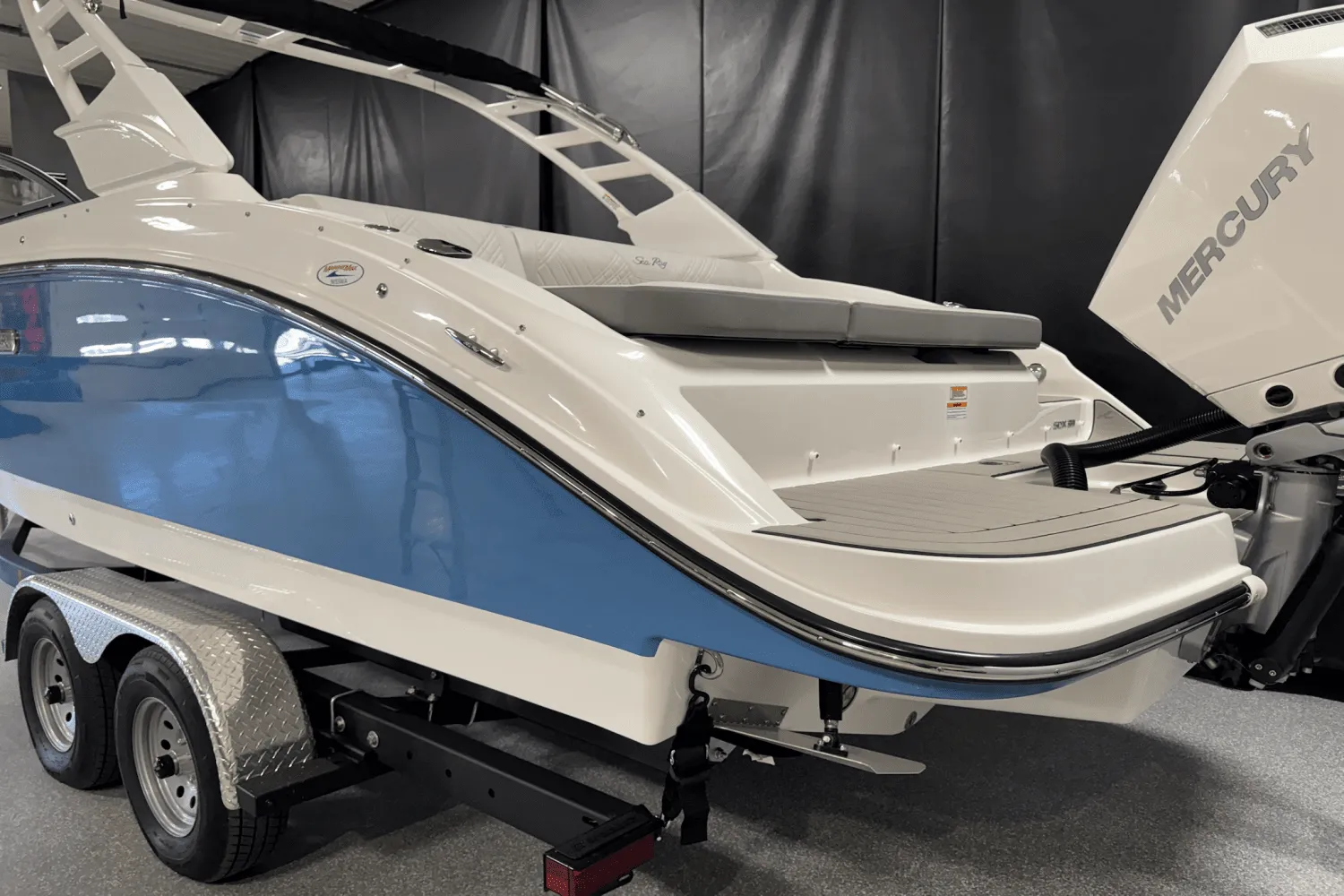 2025 Sea Ray SDX 250 Outboard Image Thumbnail #7