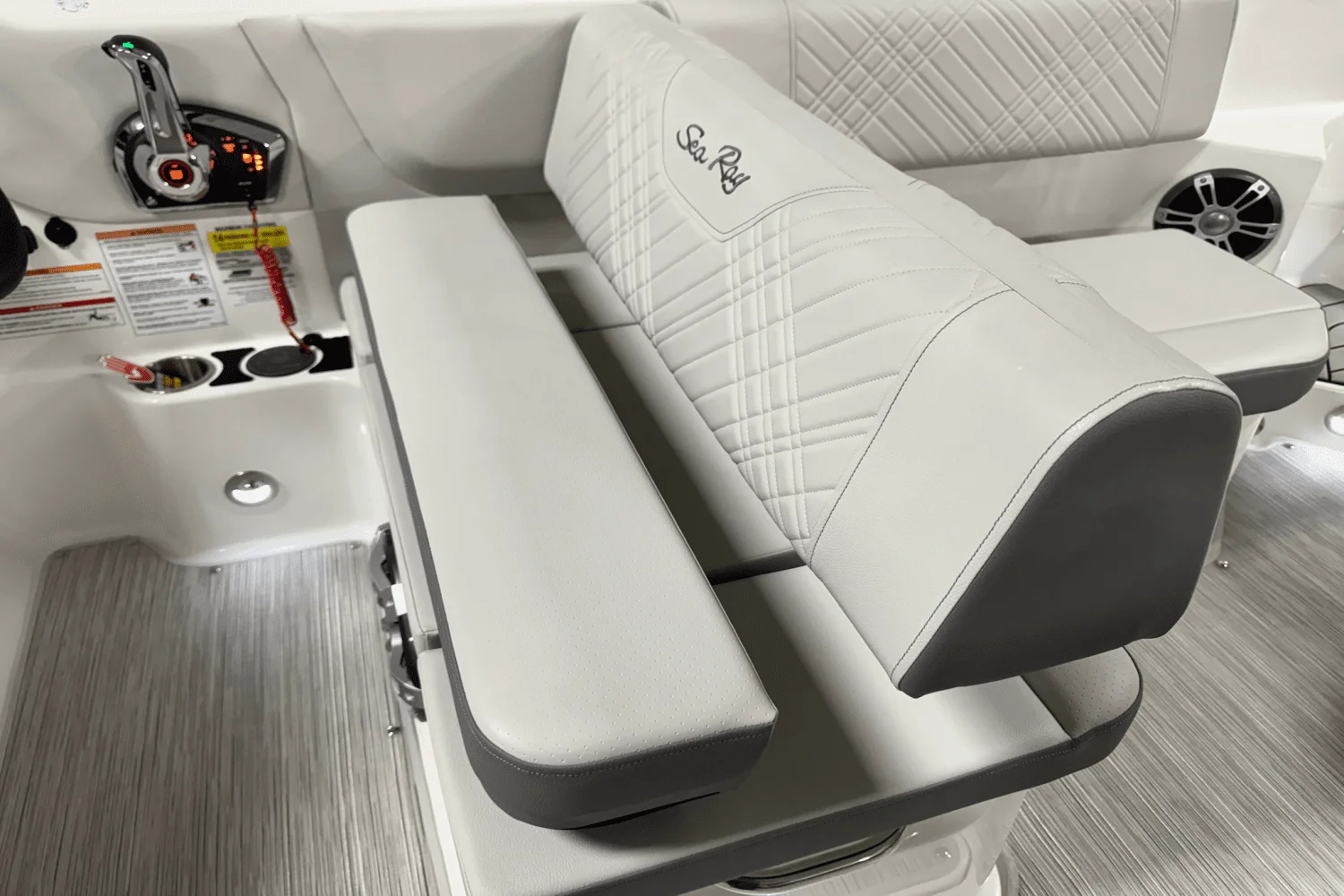 2025 Sea Ray SDX 250 Outboard Image Thumbnail #38