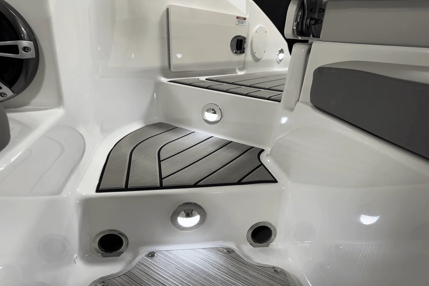 2025 Sea Ray SDX 250 Outboard Image Thumbnail #25