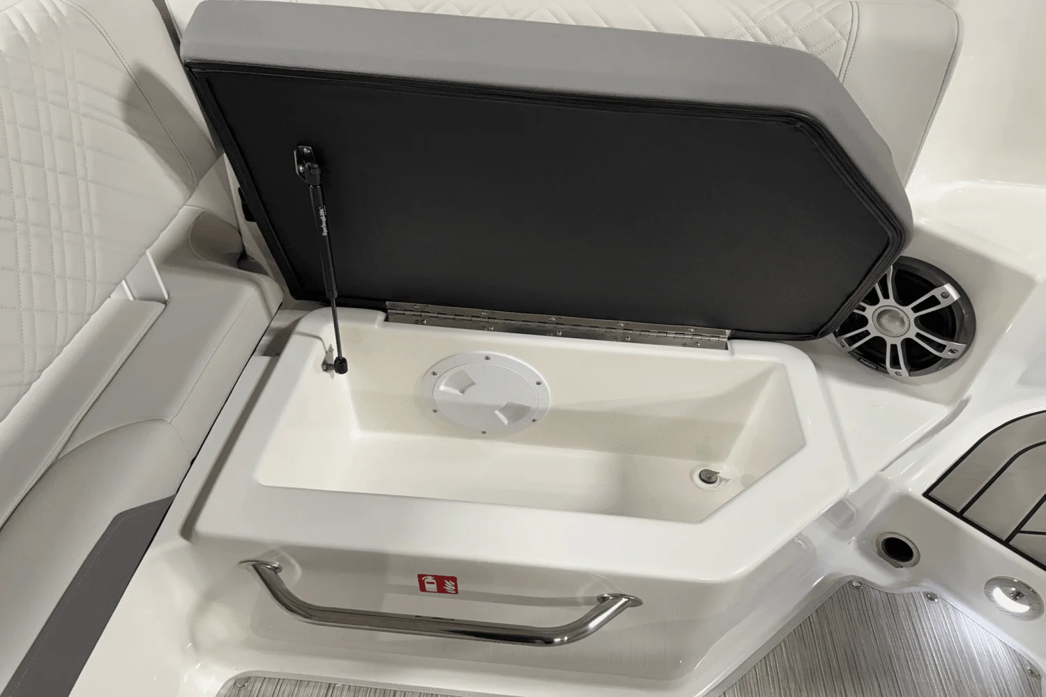 2025 Sea Ray SDX 250 Outboard Image Thumbnail #33