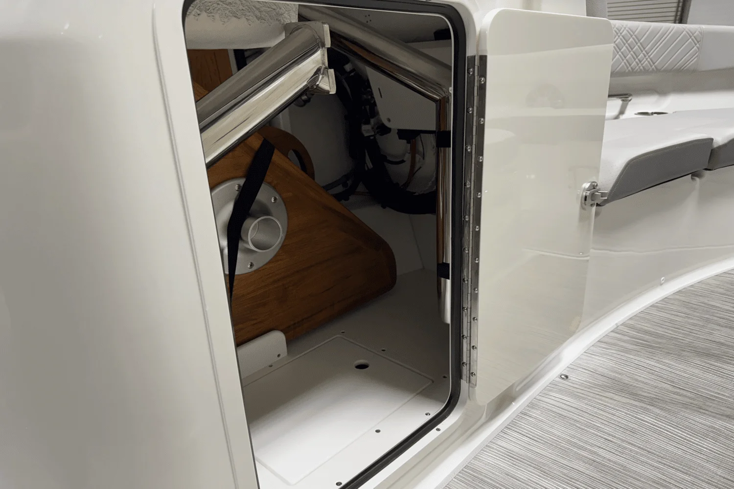 2025 Sea Ray SDX 250 Outboard Image Thumbnail #68