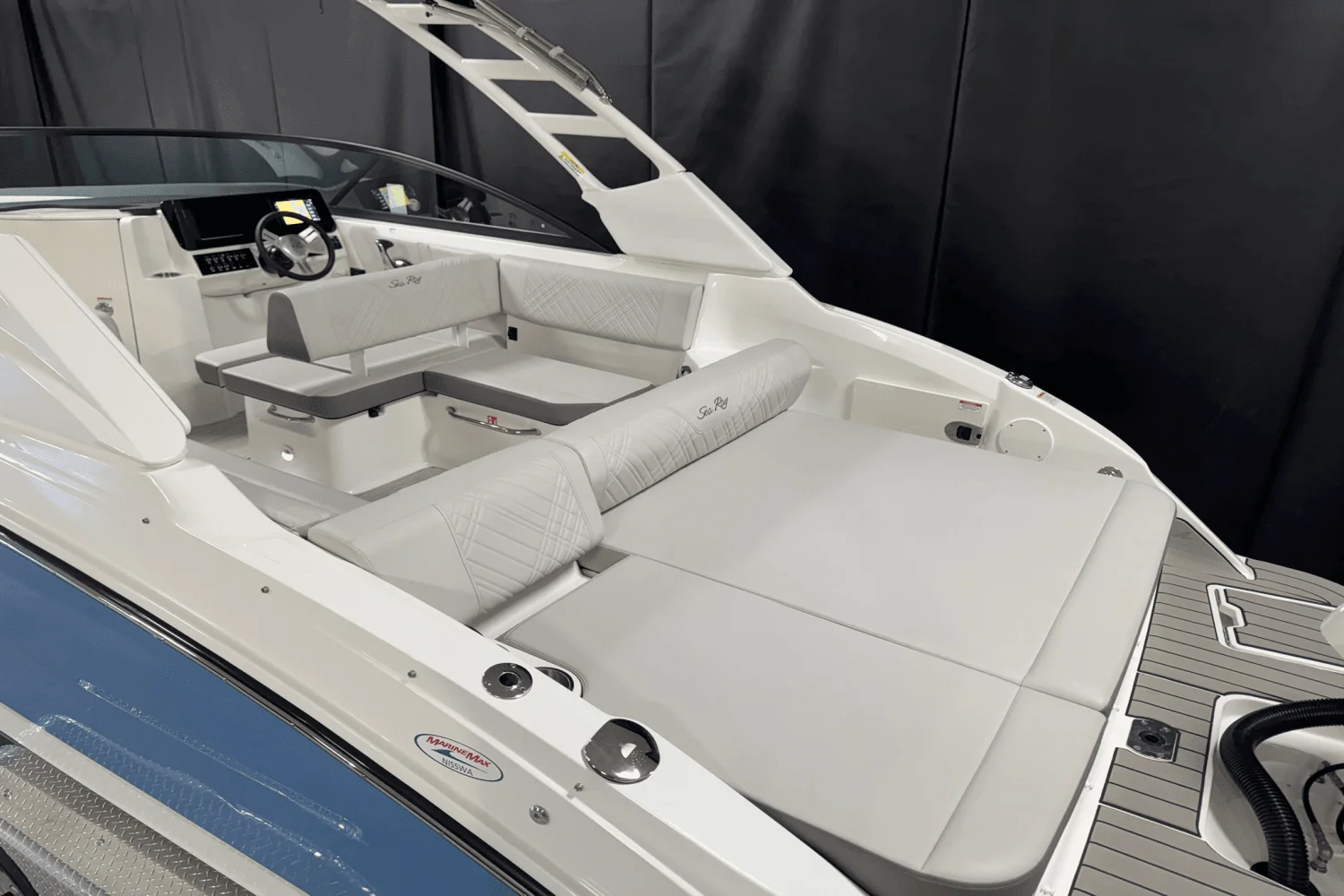 2025 Sea Ray SDX 250 Outboard Image Thumbnail #3