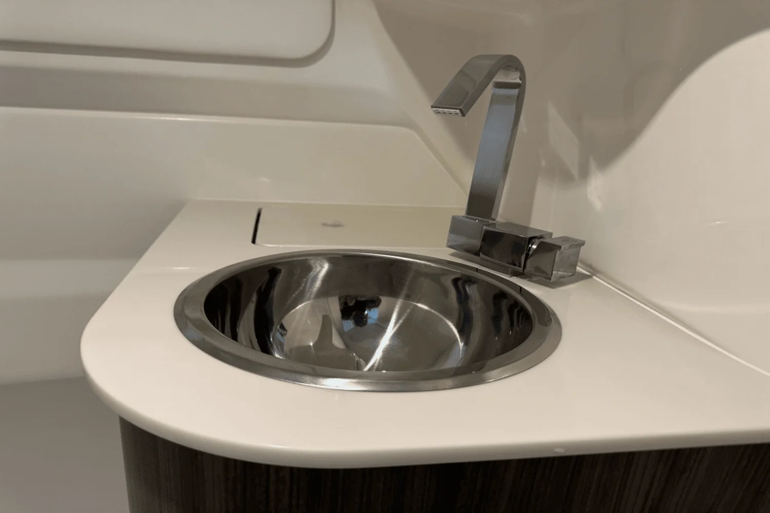 2025 Sea Ray SDX 250 Outboard Image Thumbnail #64