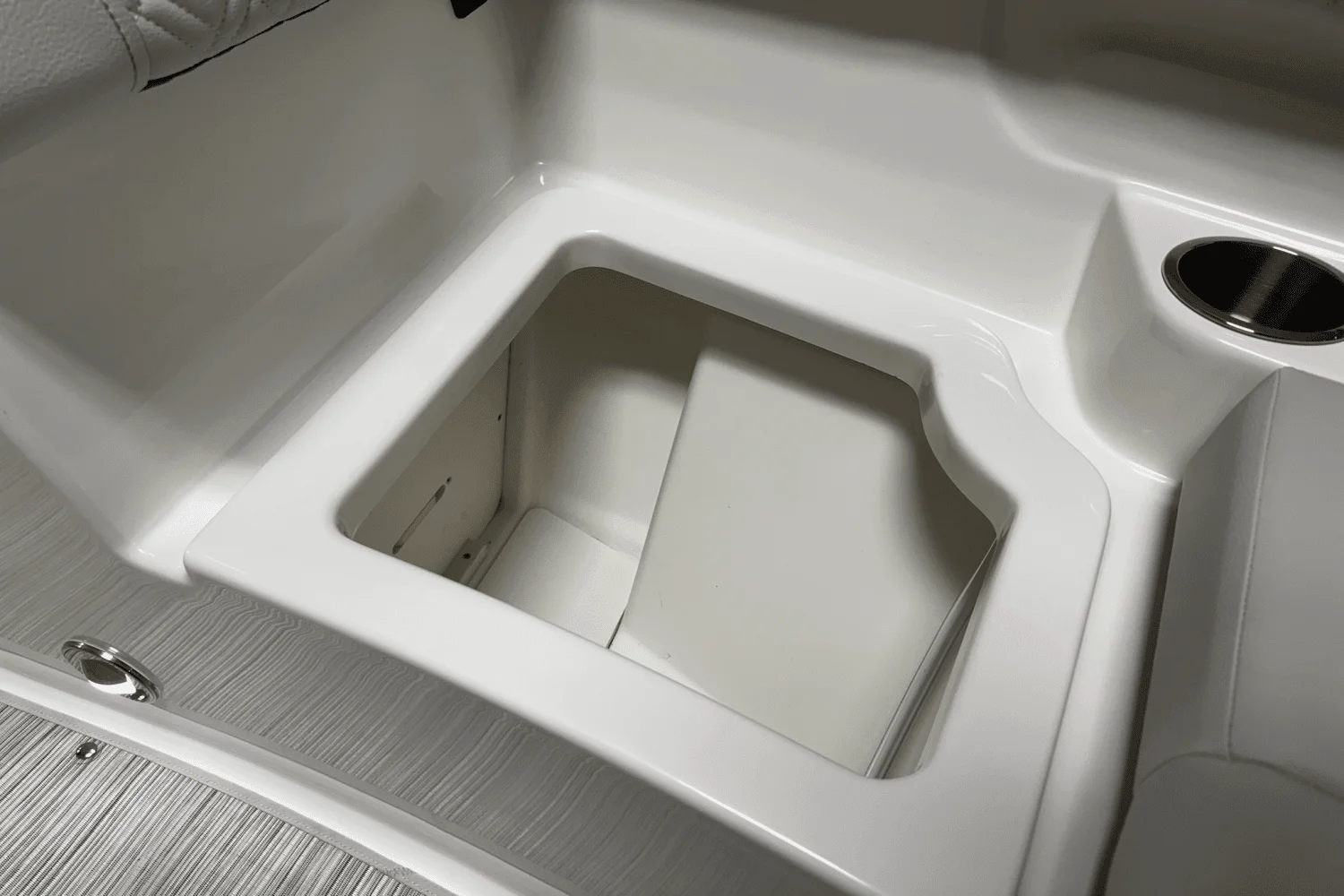 2025 Sea Ray SDX 250 Outboard Image Thumbnail #81