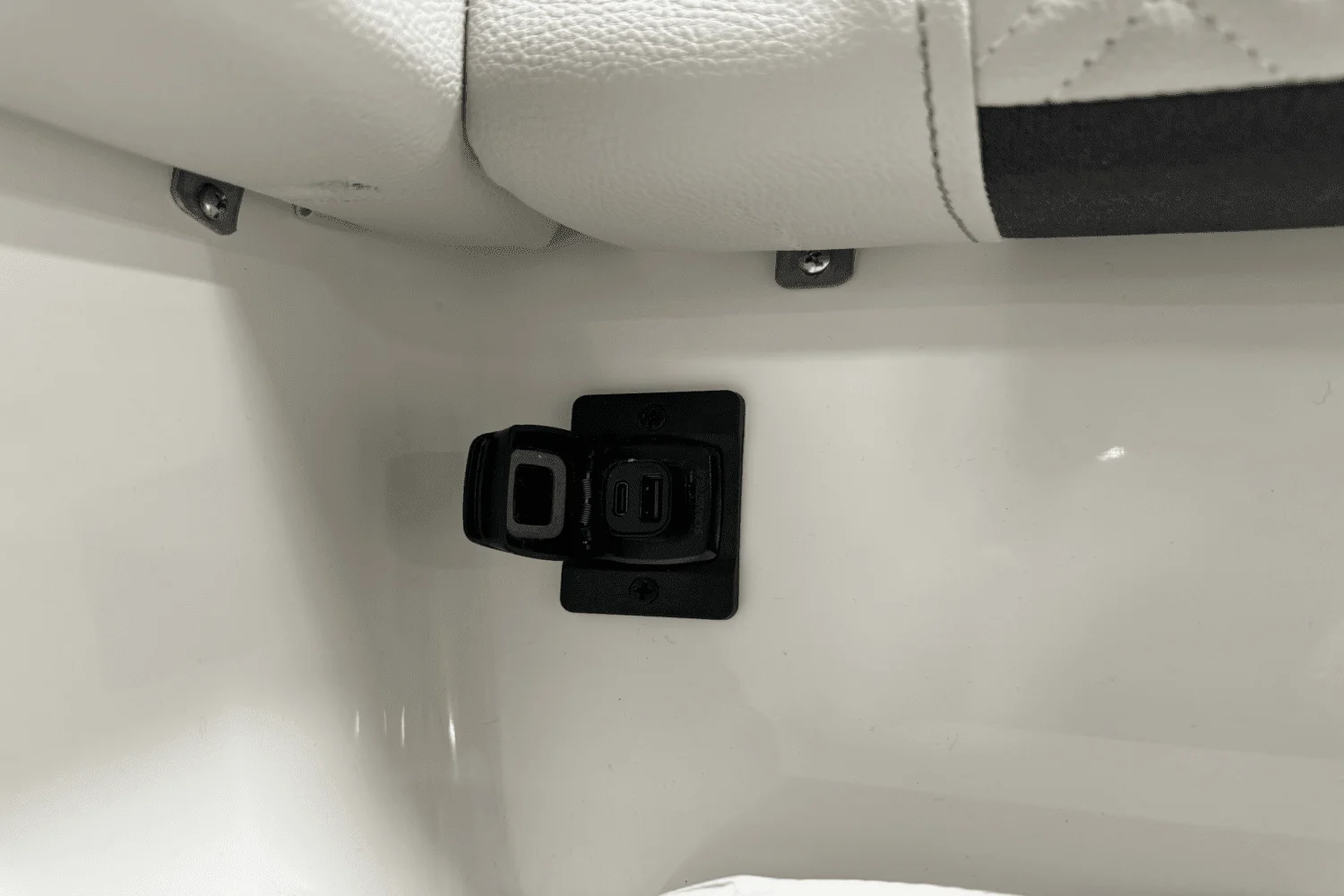 2025 Sea Ray SDX 250 Outboard Image Thumbnail #85