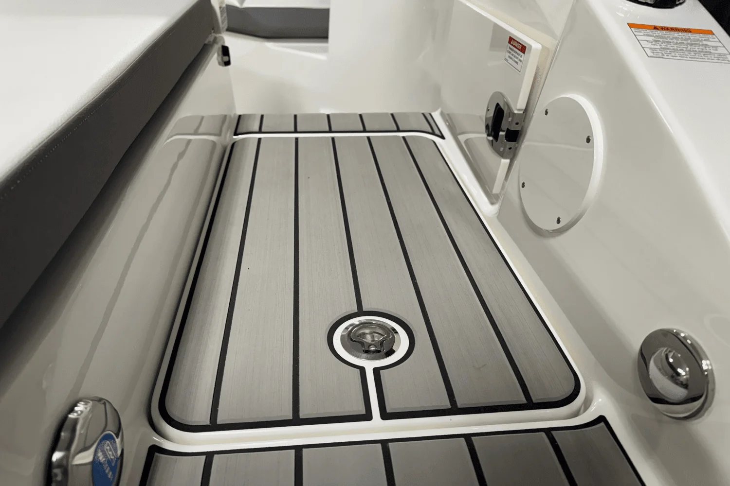 2025 Sea Ray SDX 250 Outboard Image Thumbnail #21