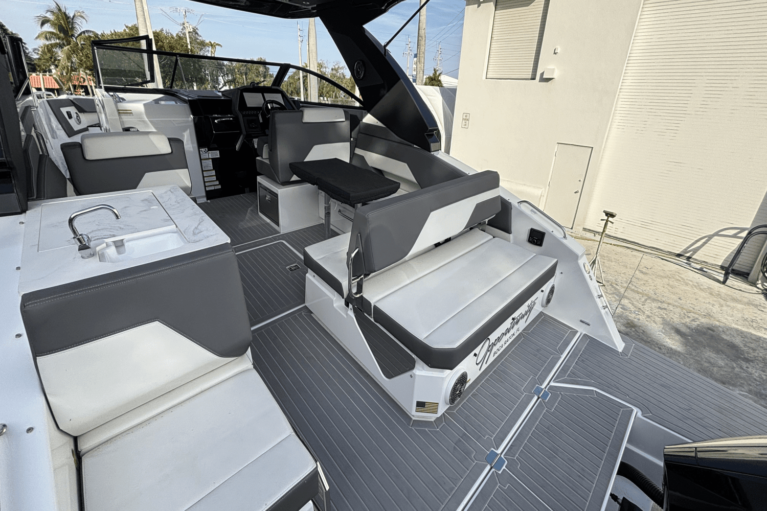 2022 Cruisers Yachts 34 GLS Outboard Image Thumbnail #4