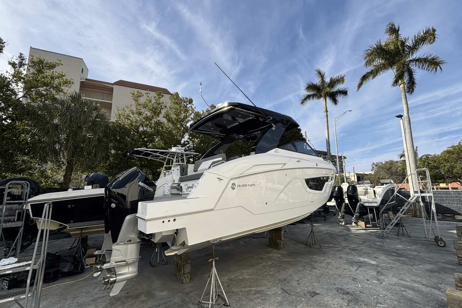 2022 Cruisers Yachts 34 GLS Outboard Image Thumbnail #2