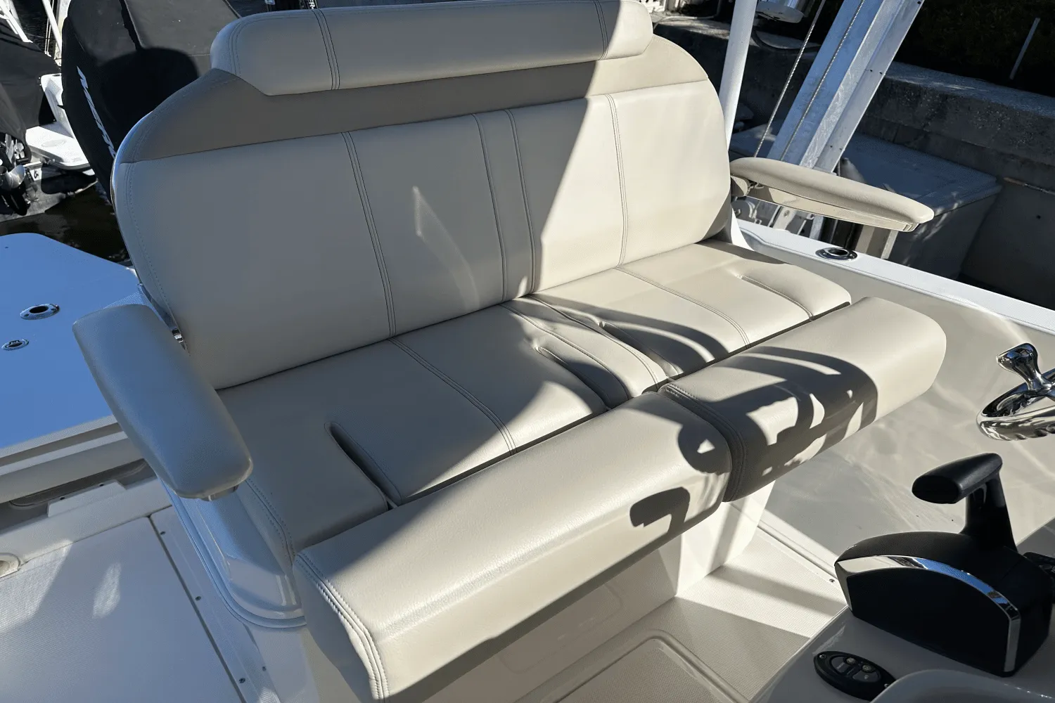 2022 Boston Whaler 250 DAUNTLESS Image Thumbnail #19