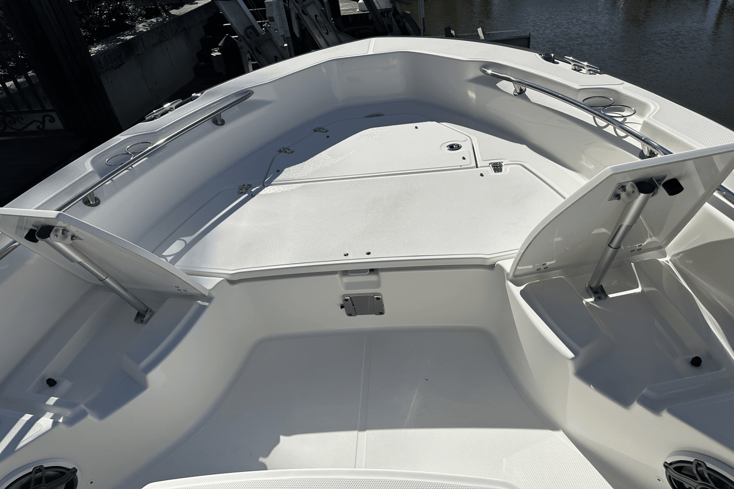 2022 Boston Whaler 250 DAUNTLESS Image Thumbnail #8