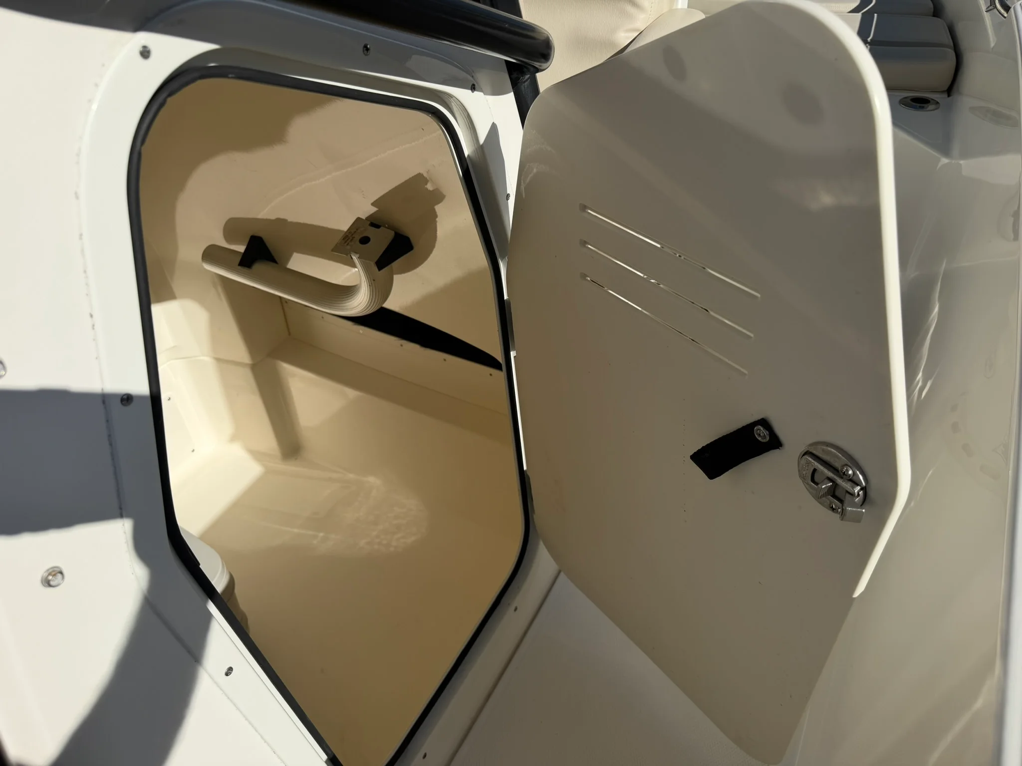 2022 Boston Whaler 250 DAUNTLESS Image Thumbnail #34