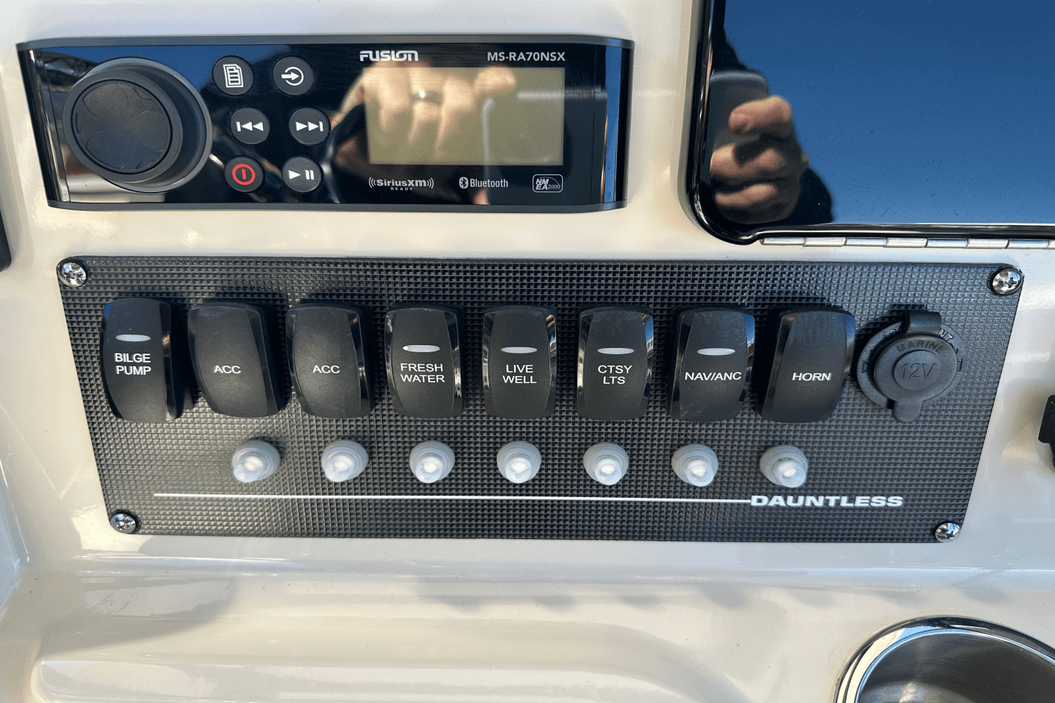 2022 Boston Whaler 250 DAUNTLESS Image Thumbnail #16