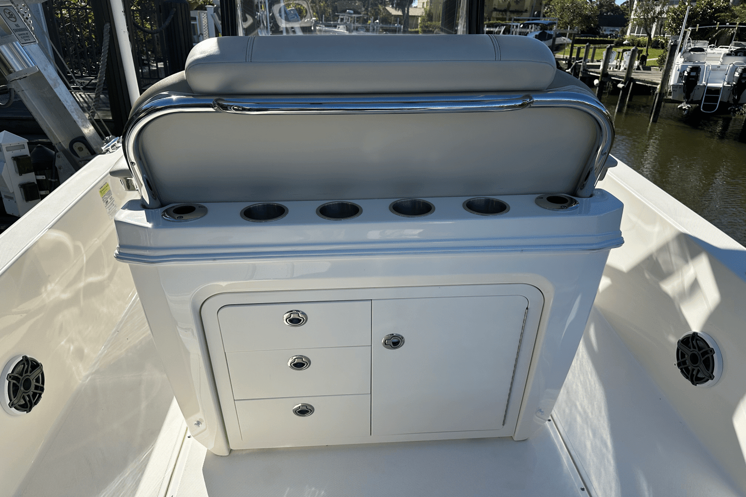 2022 Boston Whaler 250 DAUNTLESS Image Thumbnail #21