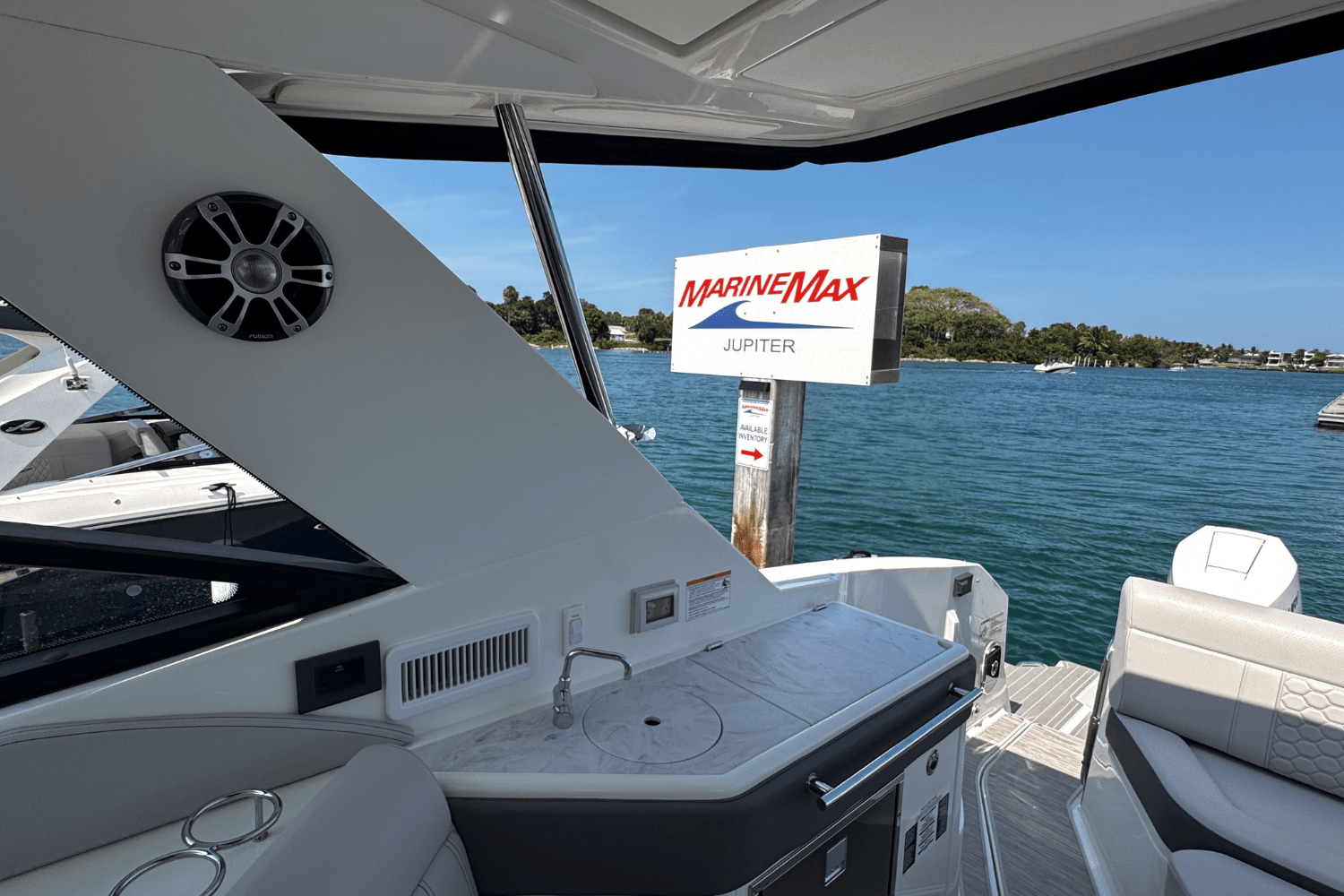2025 Sea Ray Sundancer 320 Outboard Image Thumbnail #7