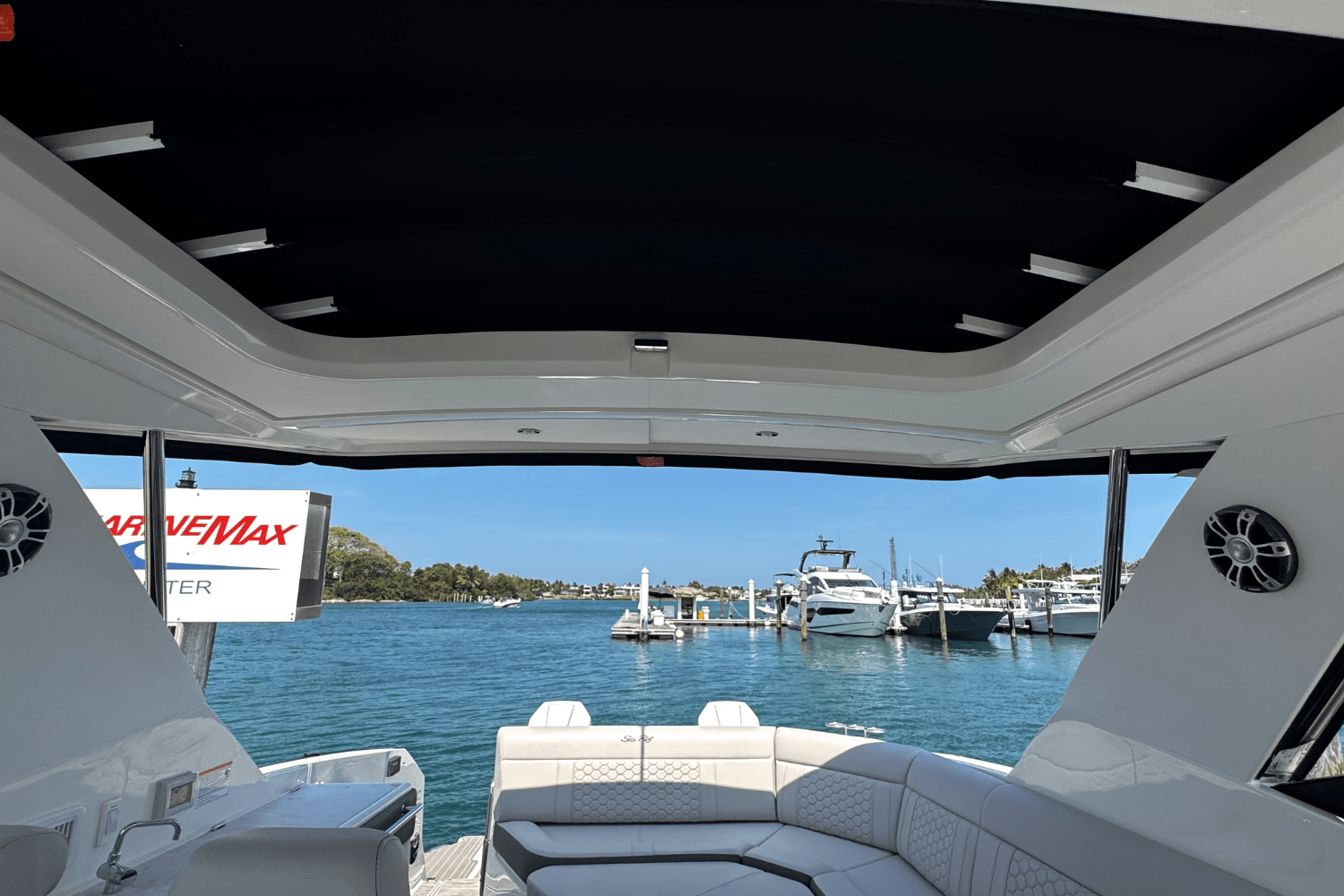 2025 Sea Ray Sundancer 320 Outboard Image Thumbnail #29