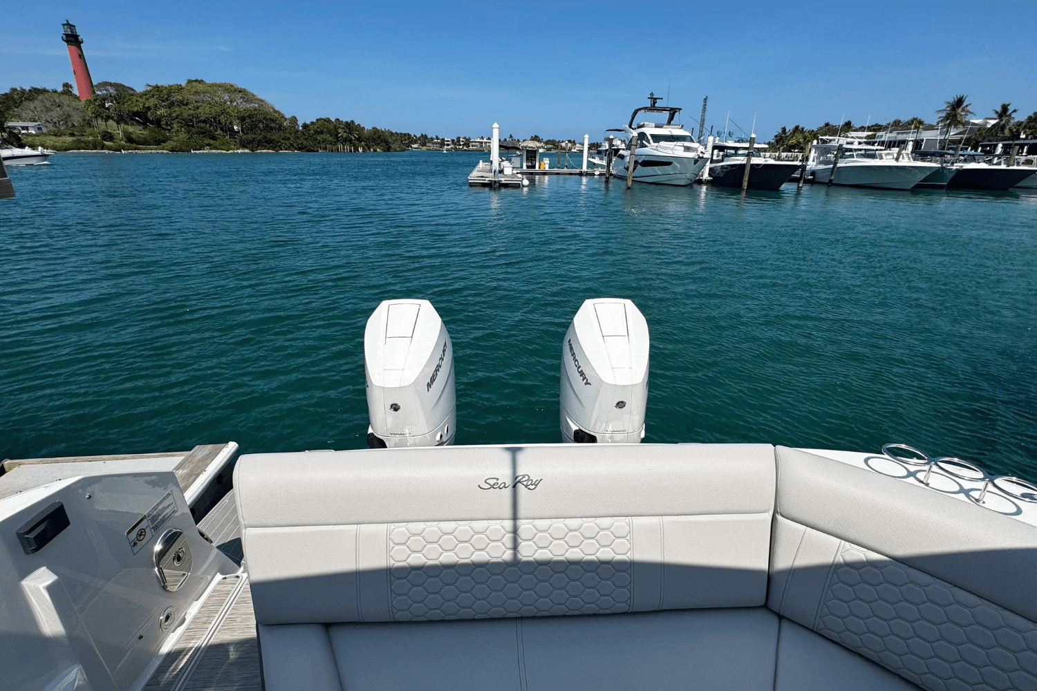 2025 Sea Ray Sundancer 320 Outboard Image Thumbnail #17