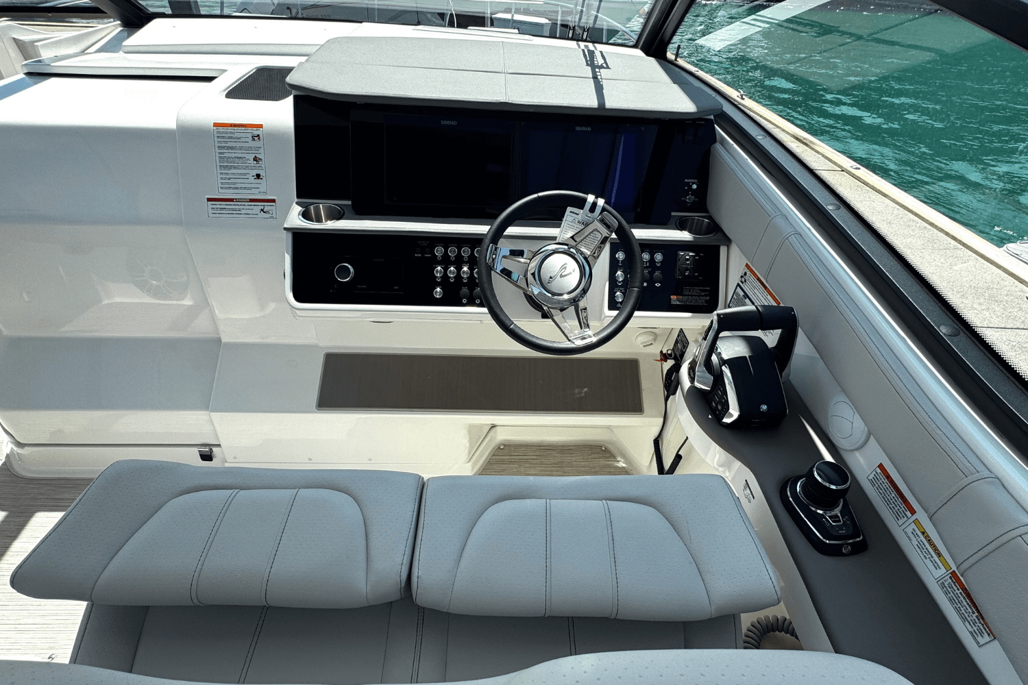 2025 Sea Ray Sundancer 320 Outboard Image Thumbnail #12