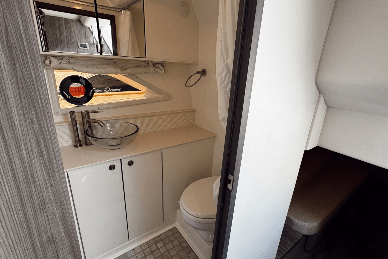 2025 Sea Ray Sundancer 320 Outboard Image Thumbnail #27
