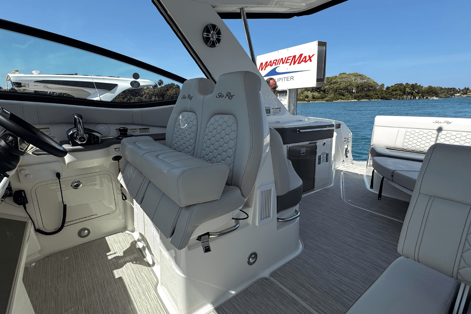 2025 Sea Ray Sundancer 320 Outboard Image Thumbnail #14