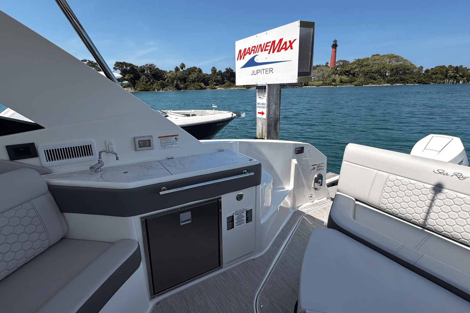 2025 Sea Ray Sundancer 320 Outboard Image Thumbnail #6