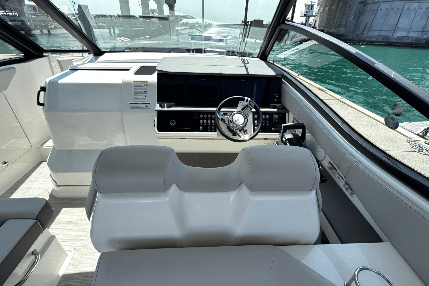 2025 Sea Ray Sundancer 320 Outboard Image Thumbnail #16