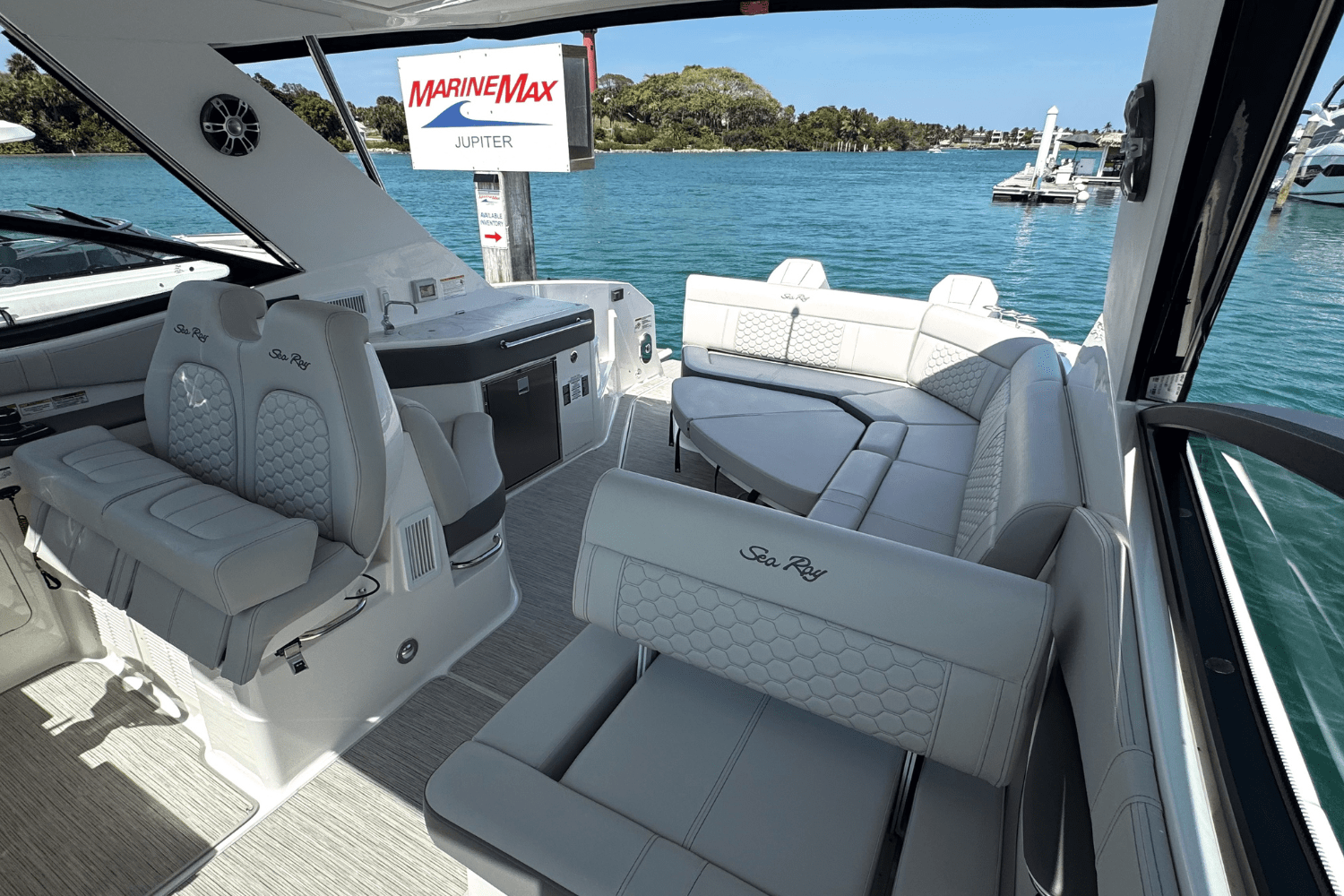 2025 Sea Ray Sundancer 320 Outboard Image Thumbnail #8