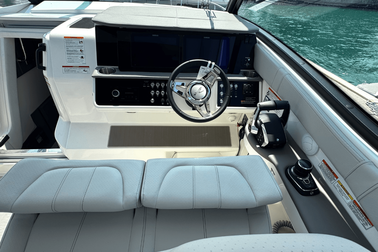 2025 Sea Ray Sundancer 320 Outboard Image Thumbnail #11
