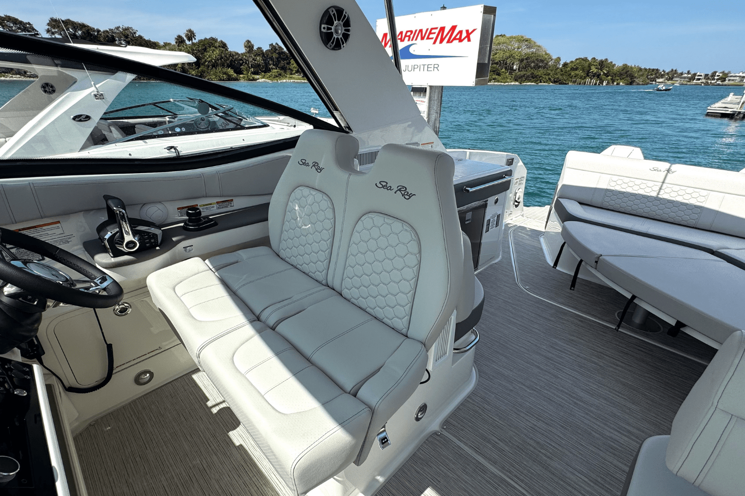 2025 Sea Ray Sundancer 320 Outboard Image Thumbnail #13