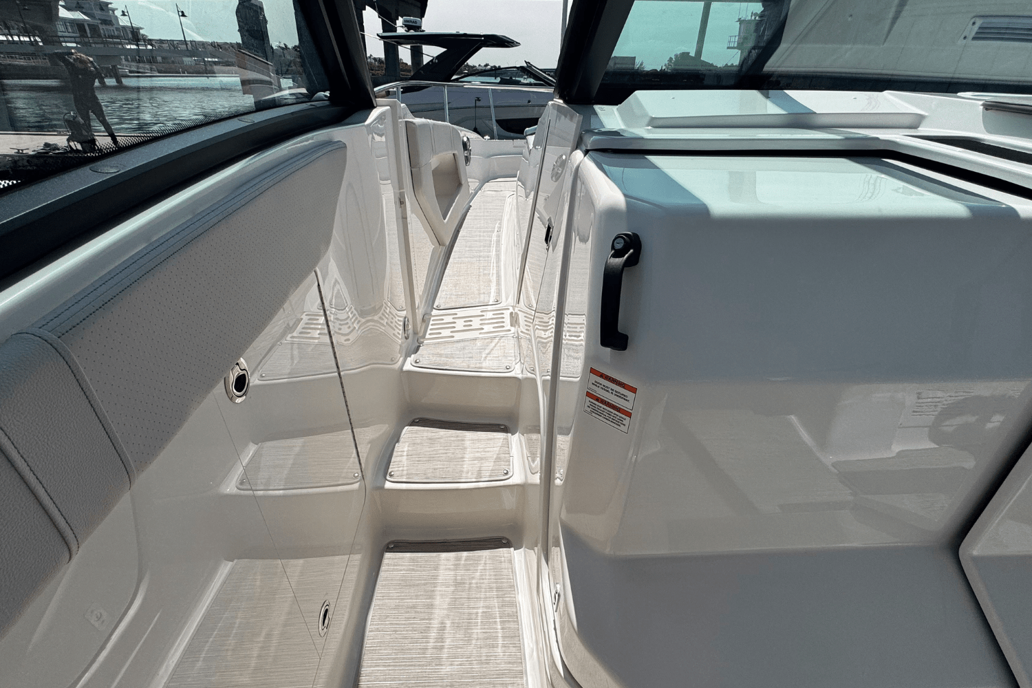 2025 Sea Ray Sundancer 320 Outboard Image Thumbnail #20