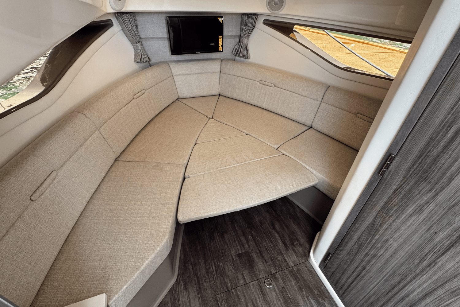 2025 Sea Ray Sundancer 320 Outboard Image Thumbnail #26