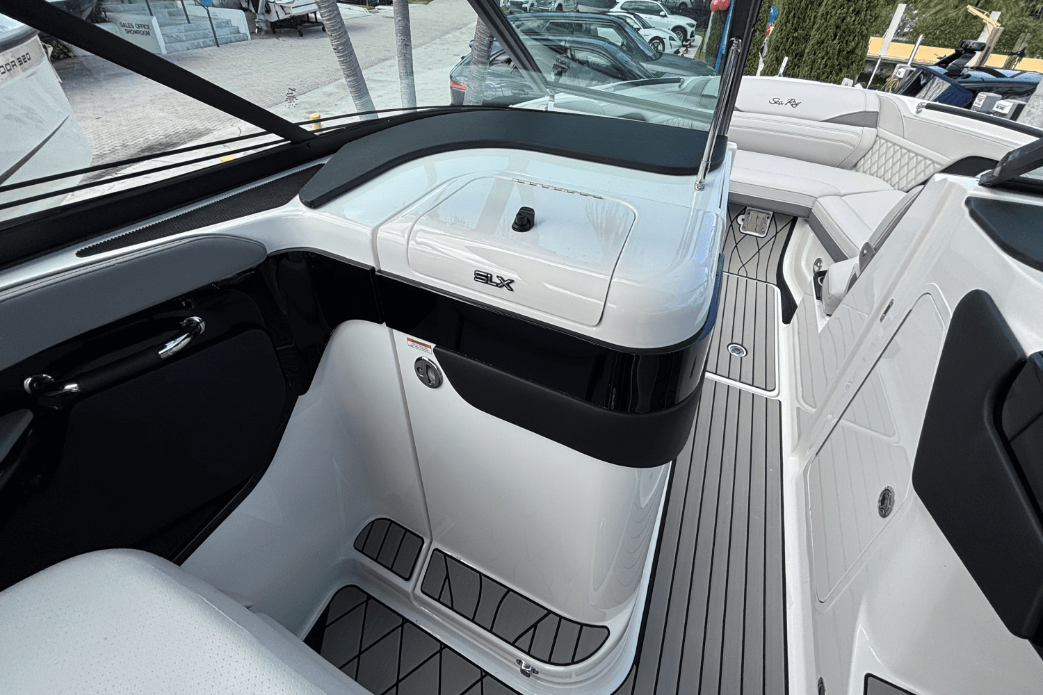 2025 Sea Ray SLX 260 Outboard Image Thumbnail #26