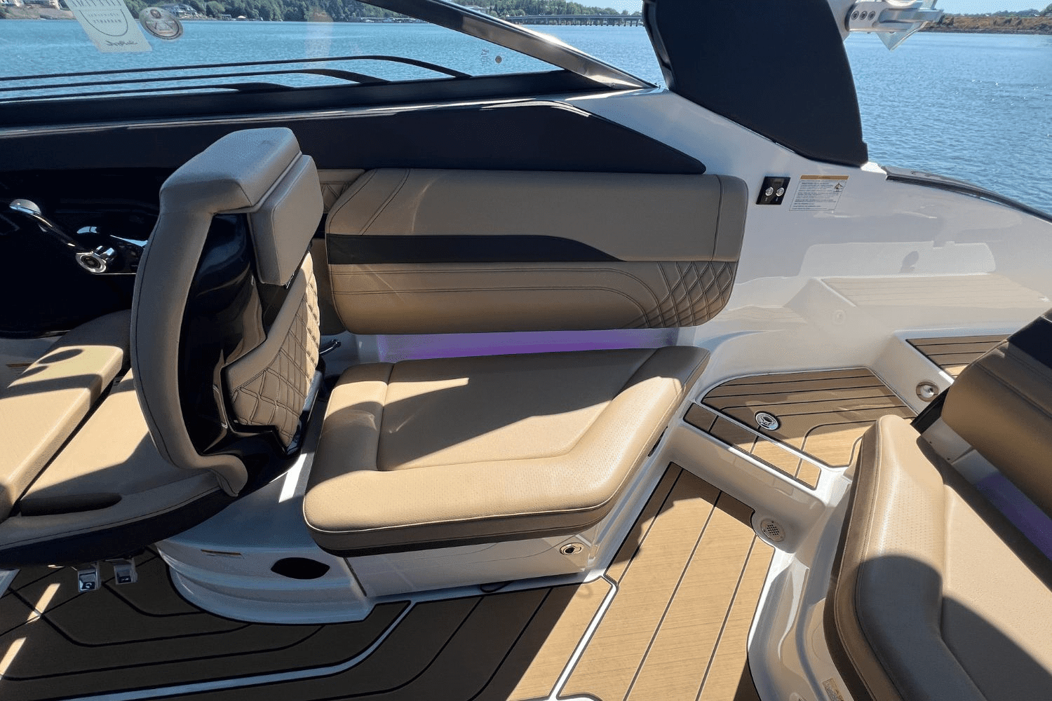 2025 Sea Ray SLX 260 Surf Image Thumbnail #16