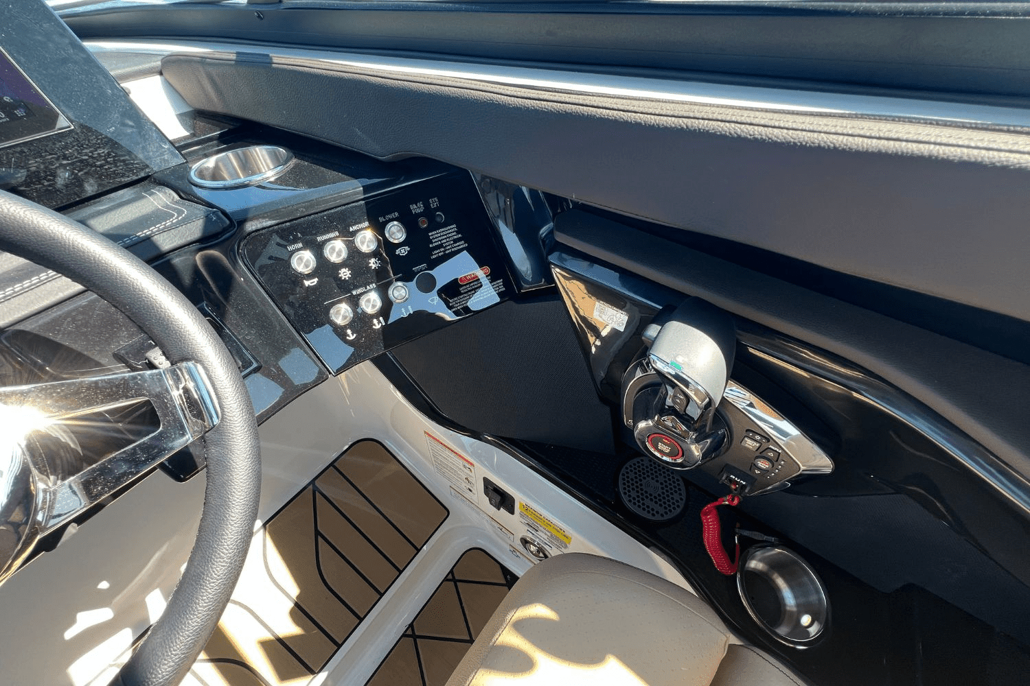 2025 Sea Ray SLX 260 Surf Image Thumbnail #31