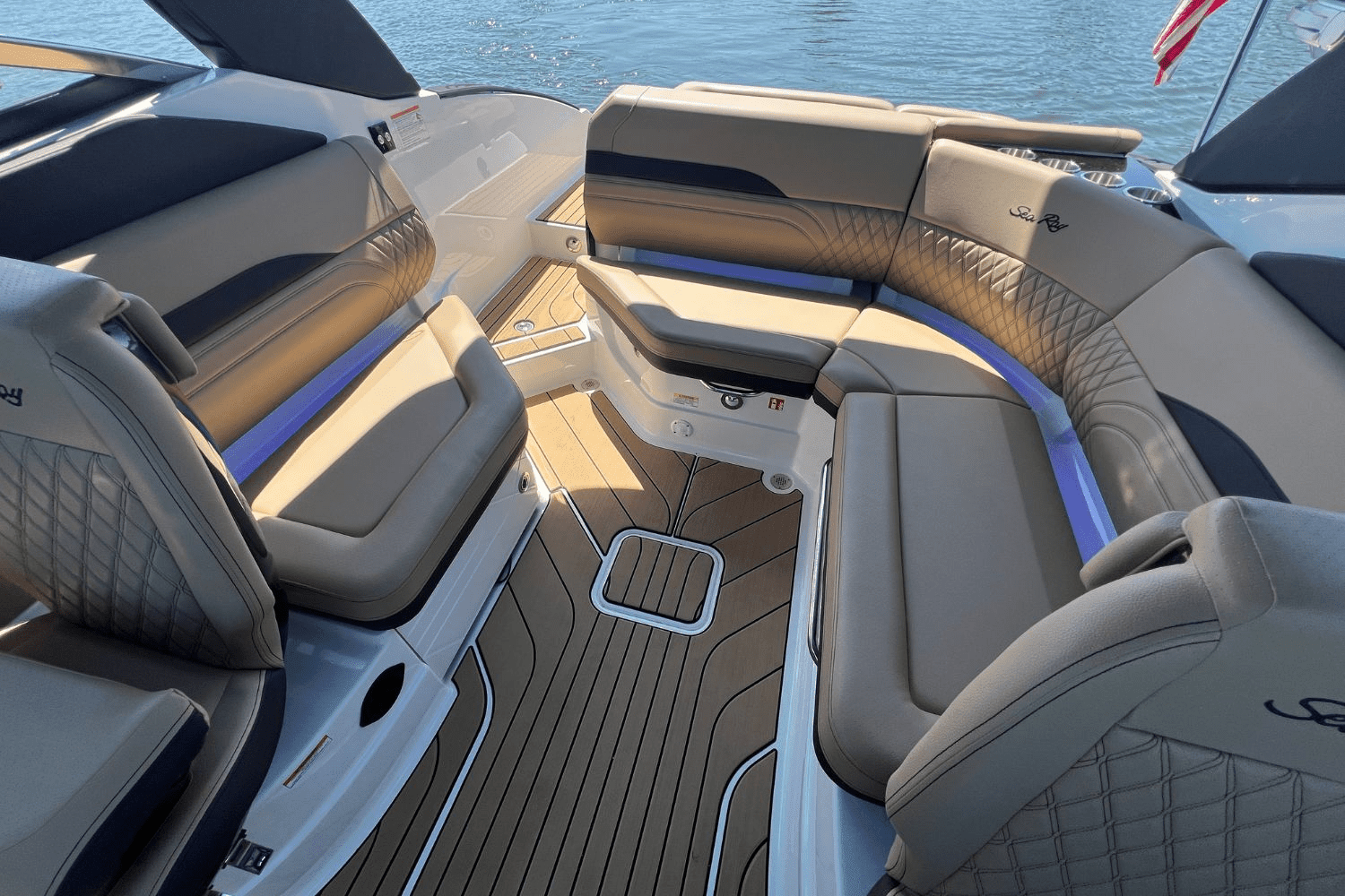 2025 Sea Ray SLX 260 Surf Image Thumbnail #18