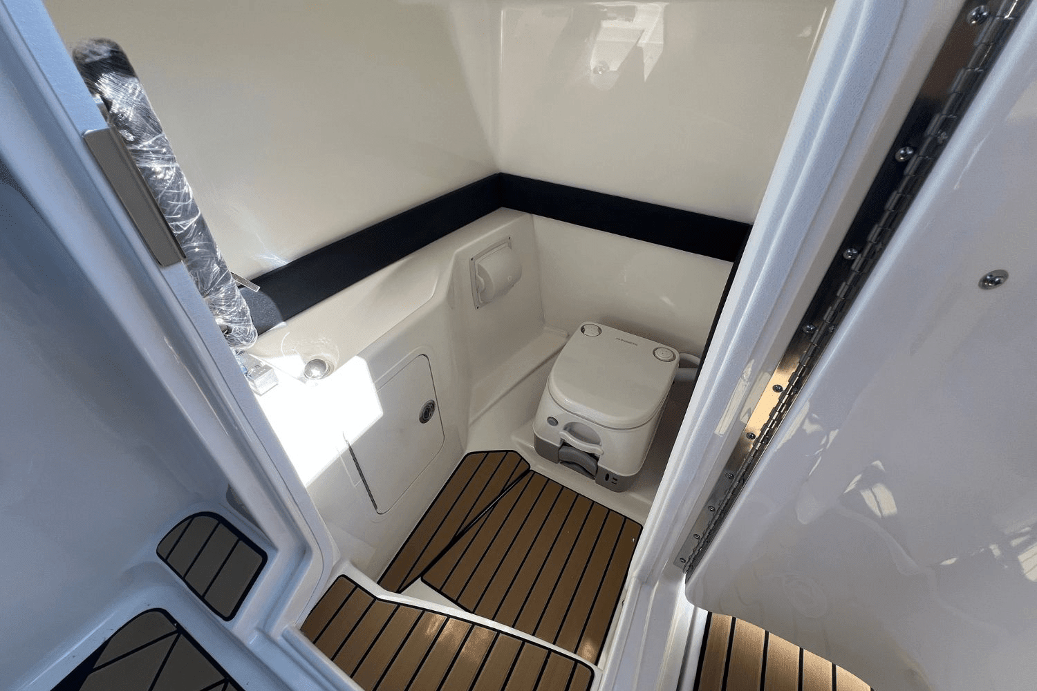 2025 Sea Ray SLX 260 Surf Image Thumbnail #24