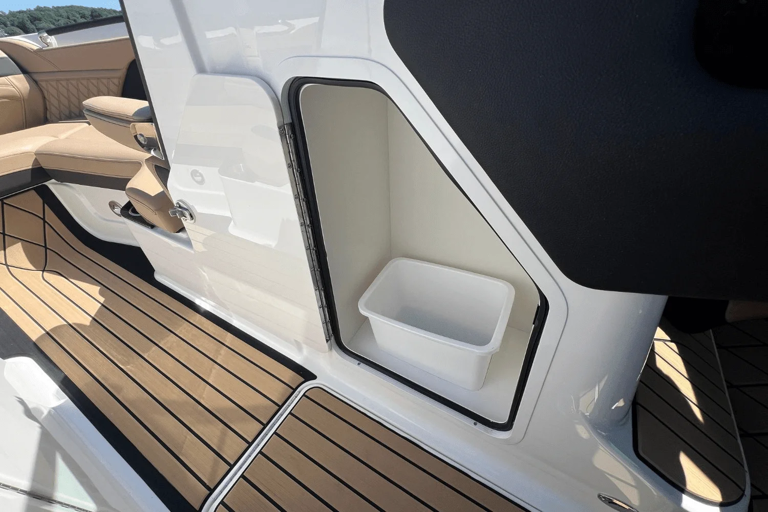 2025 Sea Ray SLX 260 Surf Image Thumbnail #32