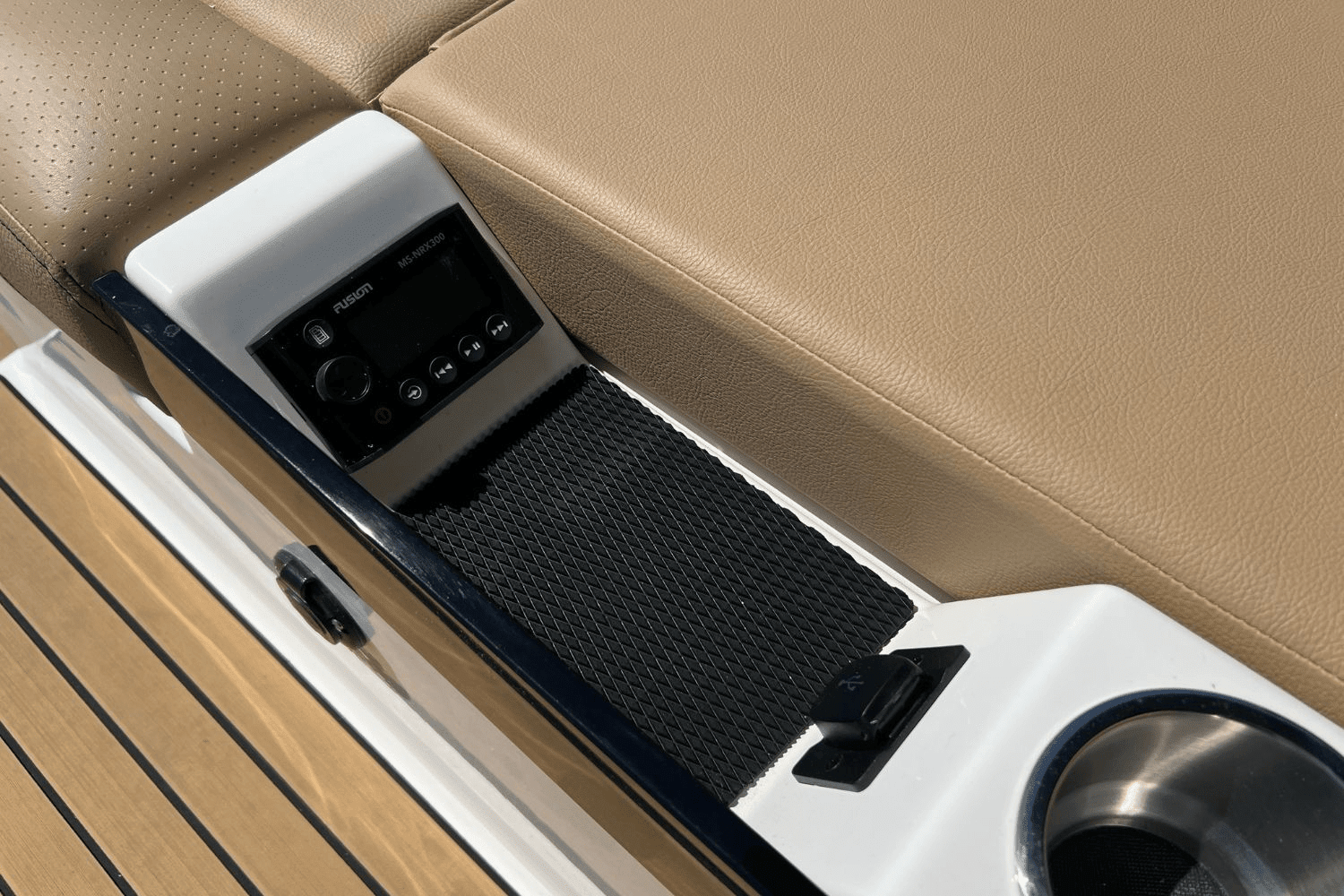 2025 Sea Ray SLX 260 Surf Image Thumbnail #12