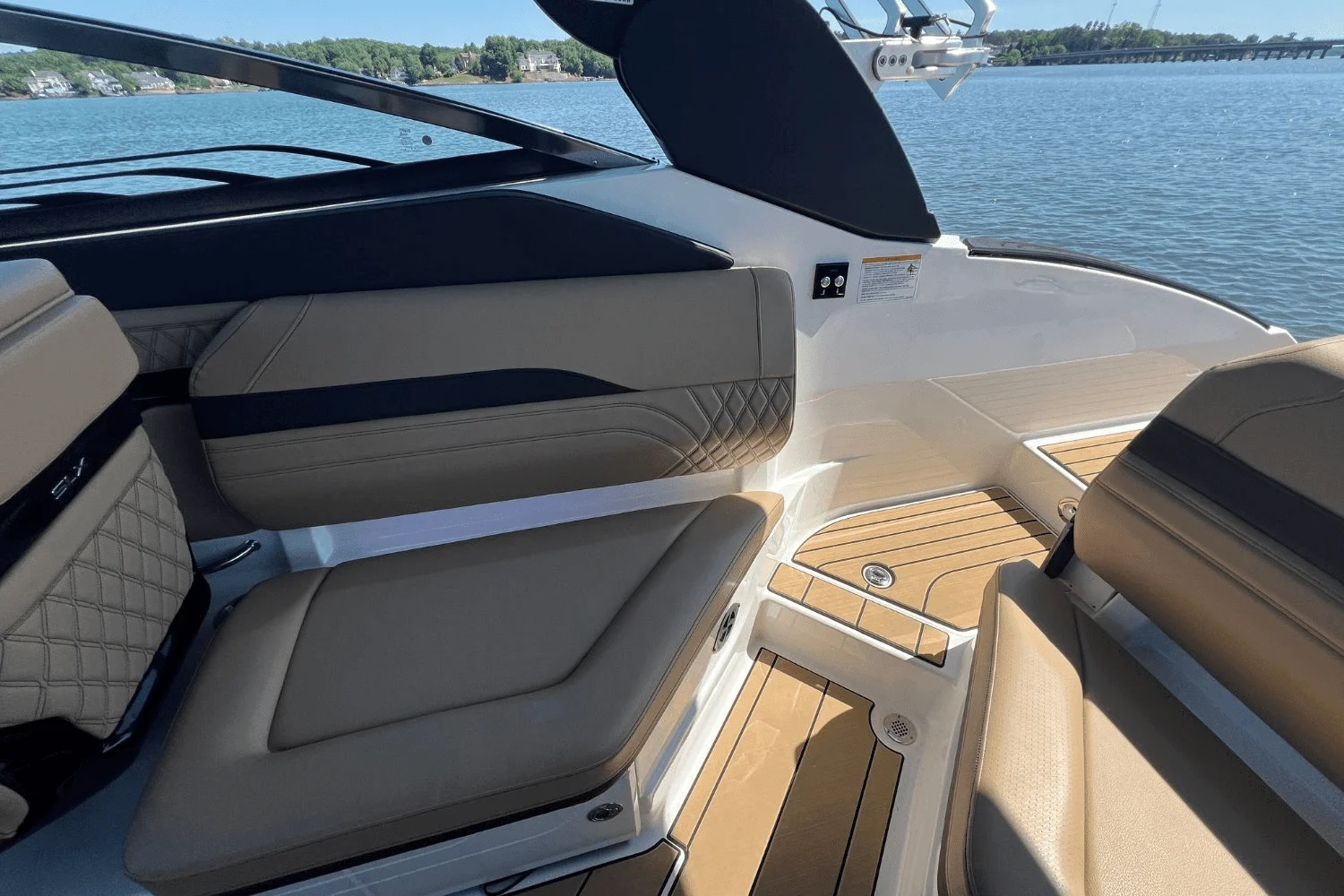 2025 Sea Ray SLX 260 Surf Image Thumbnail #13