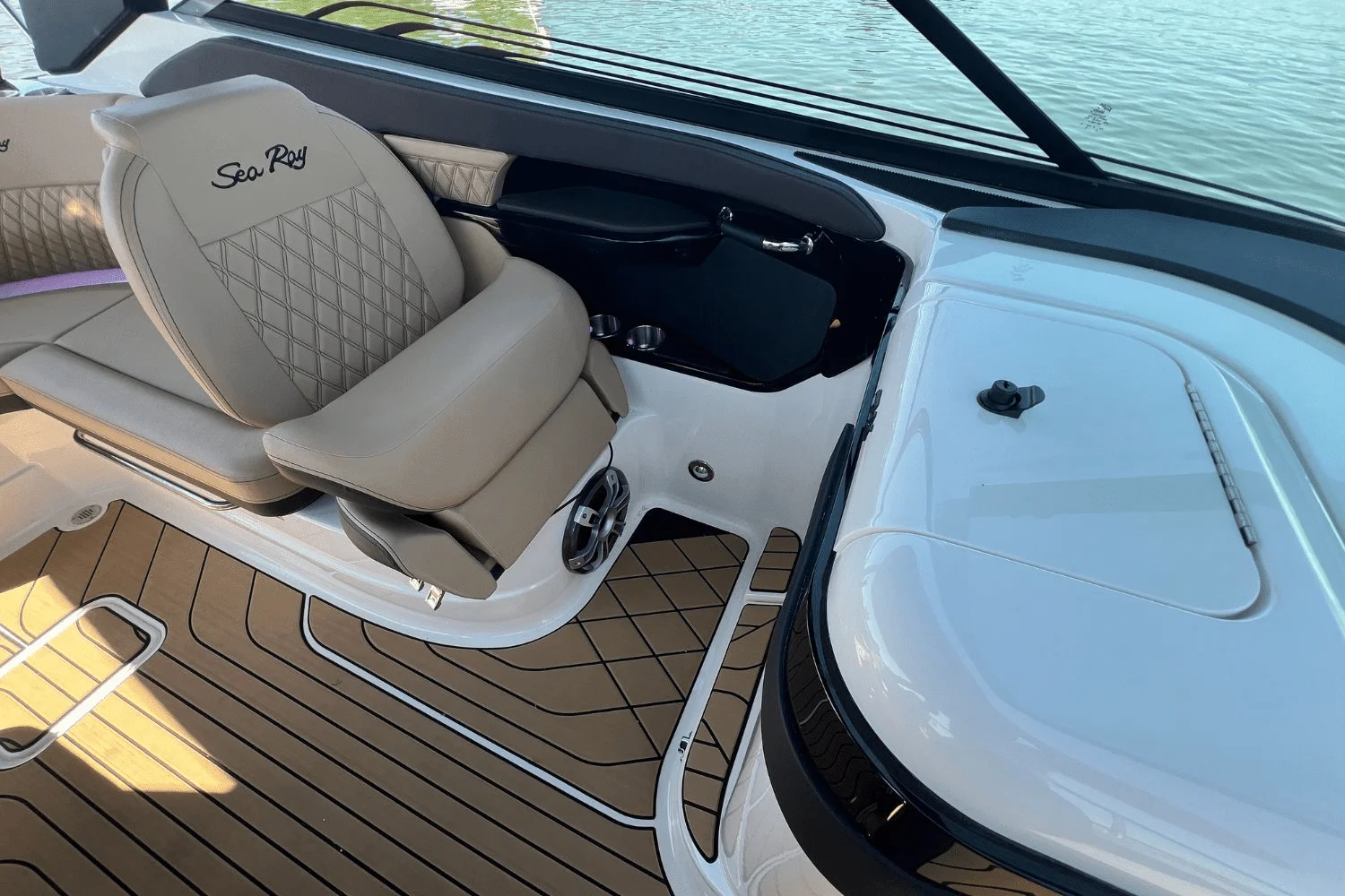 2025 Sea Ray SLX 260 Surf Image Thumbnail #19