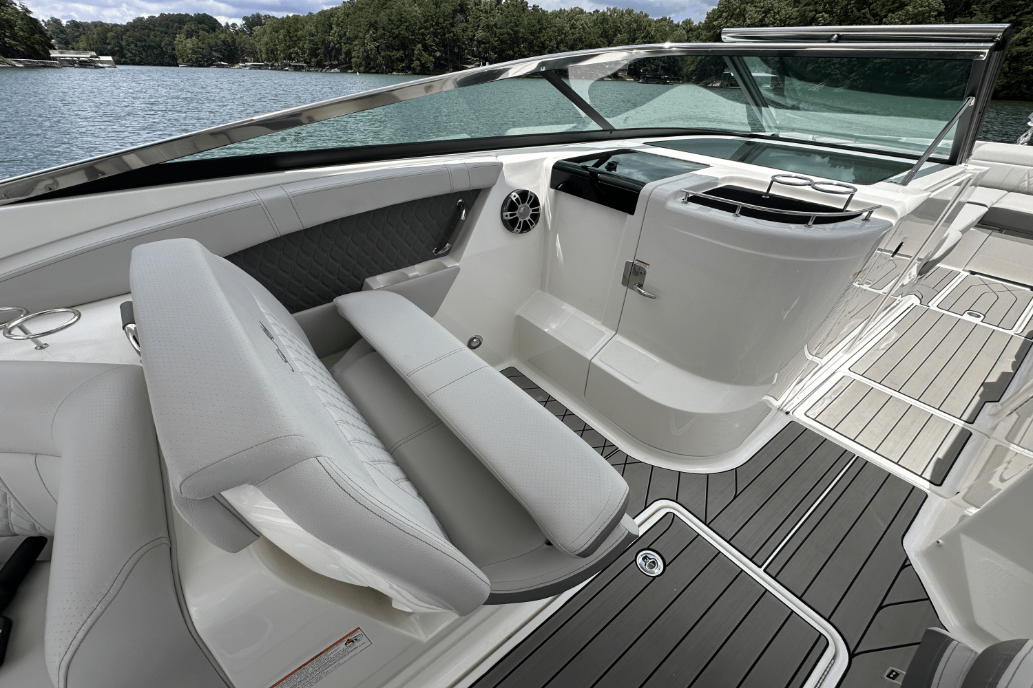 2026 Sea Ray SLX 350 Image Thumbnail #44