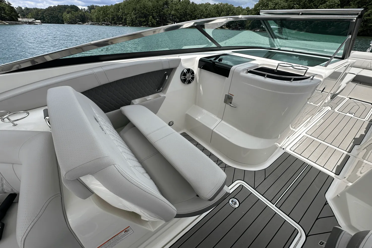 2026 Sea Ray SLX 350 Image Thumbnail #44