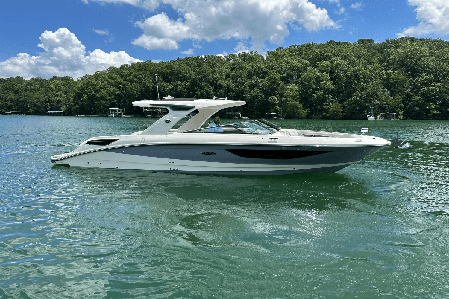 2026 Sea Ray SLX 350 Image Thumbnail #12