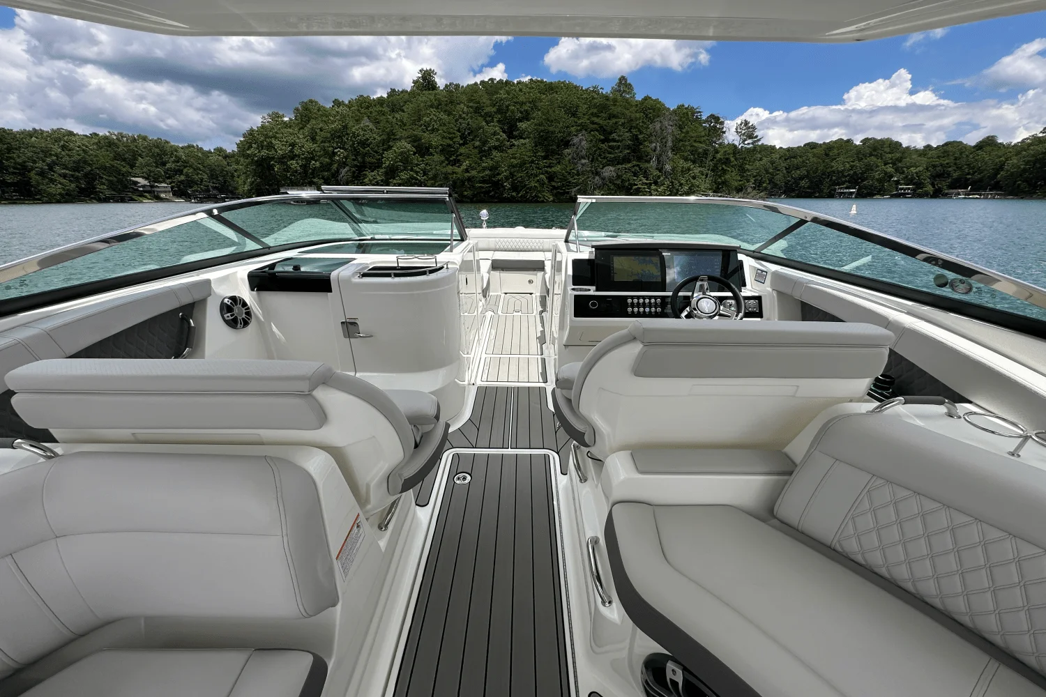 2026 Sea Ray SLX 350 Image Thumbnail #43