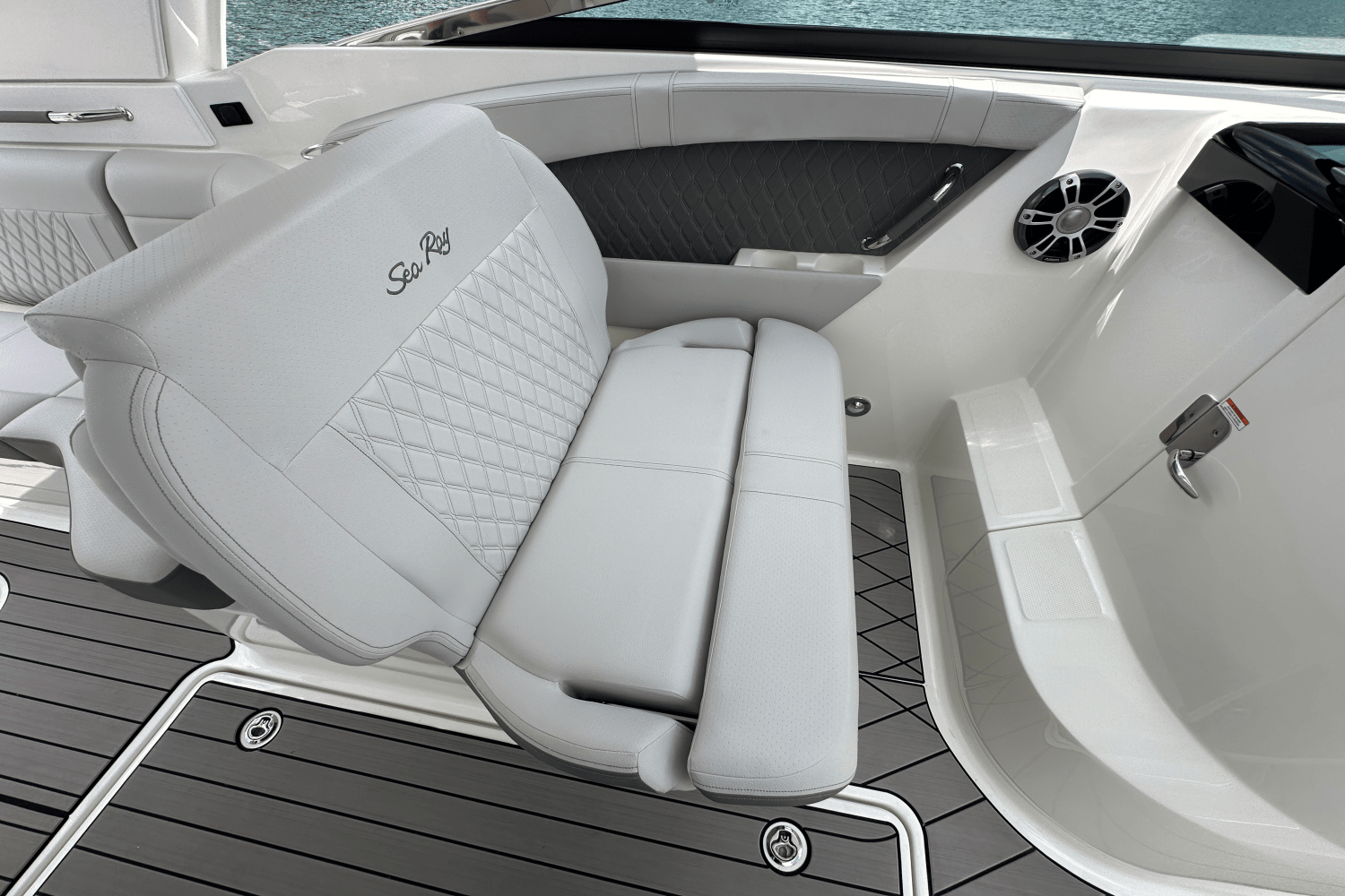 2026 Sea Ray SLX 350 Image Thumbnail #45