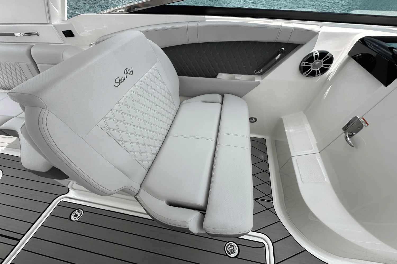 2026 Sea Ray SLX 350 Image Thumbnail #45