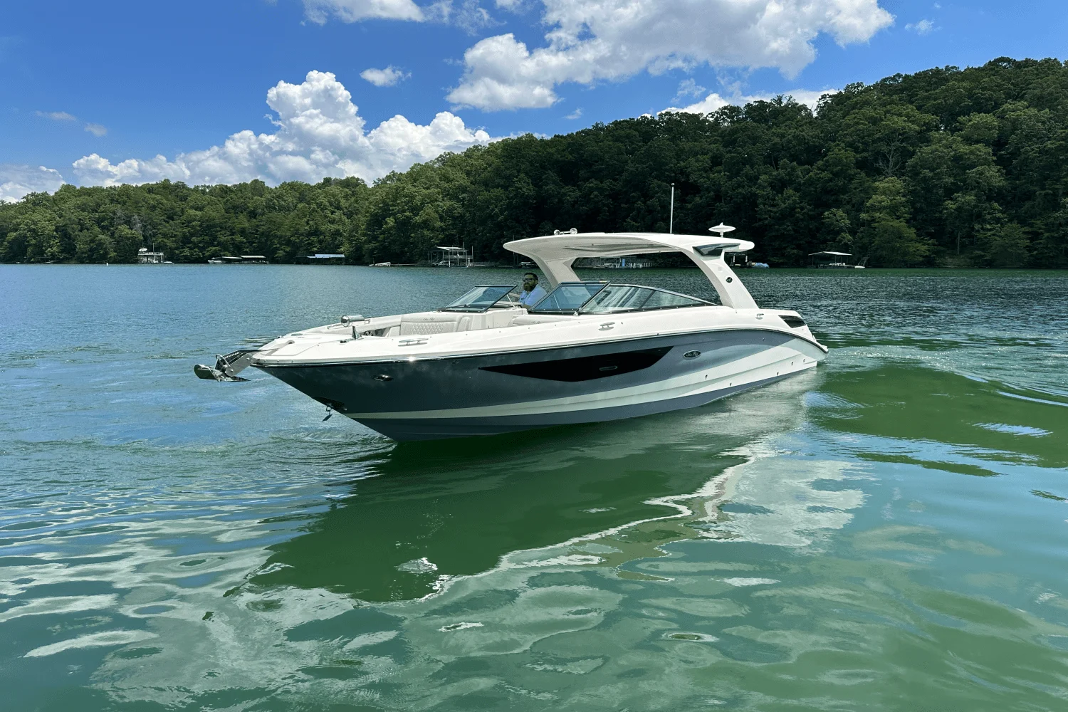 2026 Sea Ray SLX 350 Image Thumbnail #3