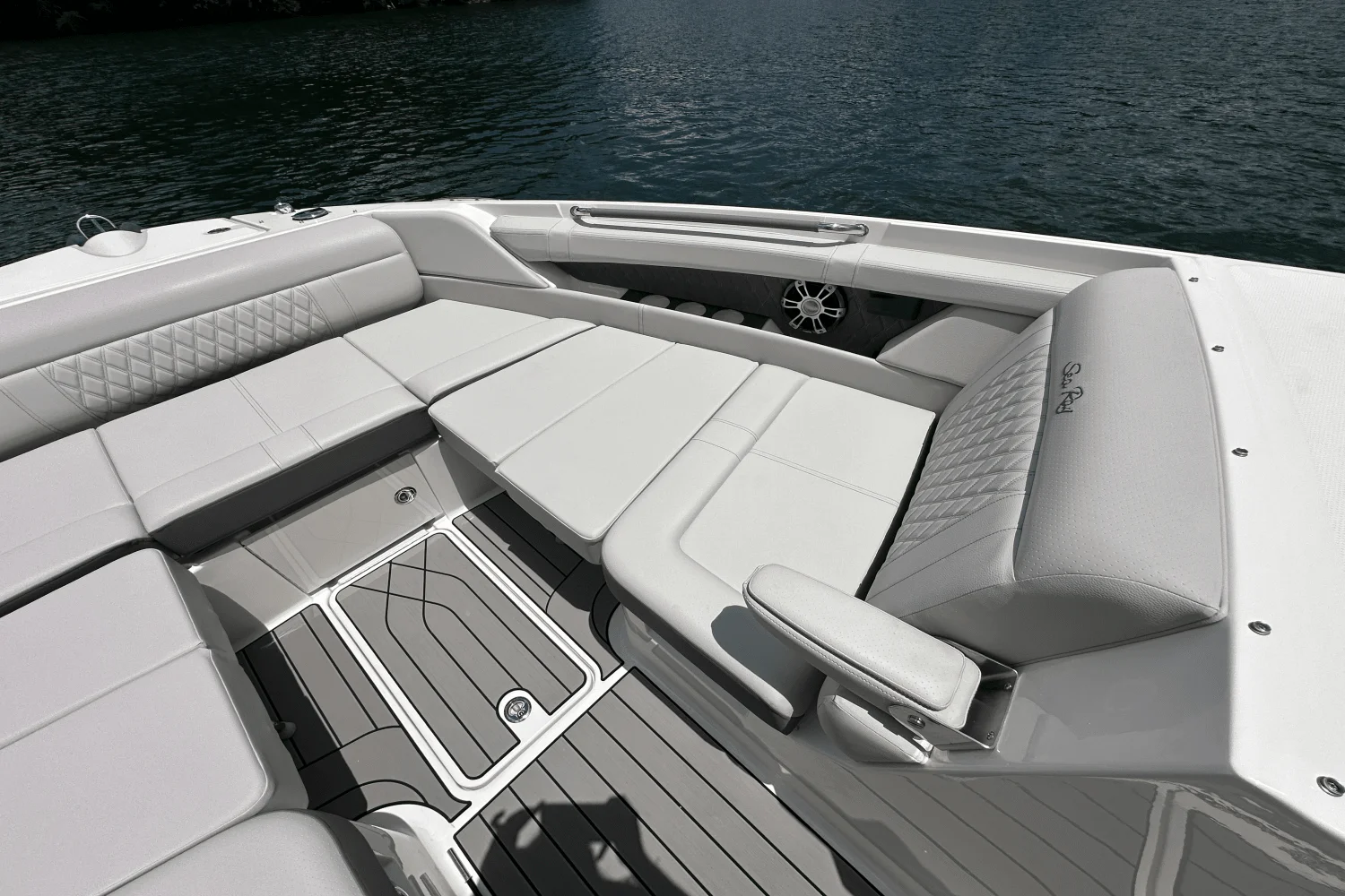 2026 Sea Ray SLX 350 Image Thumbnail #29